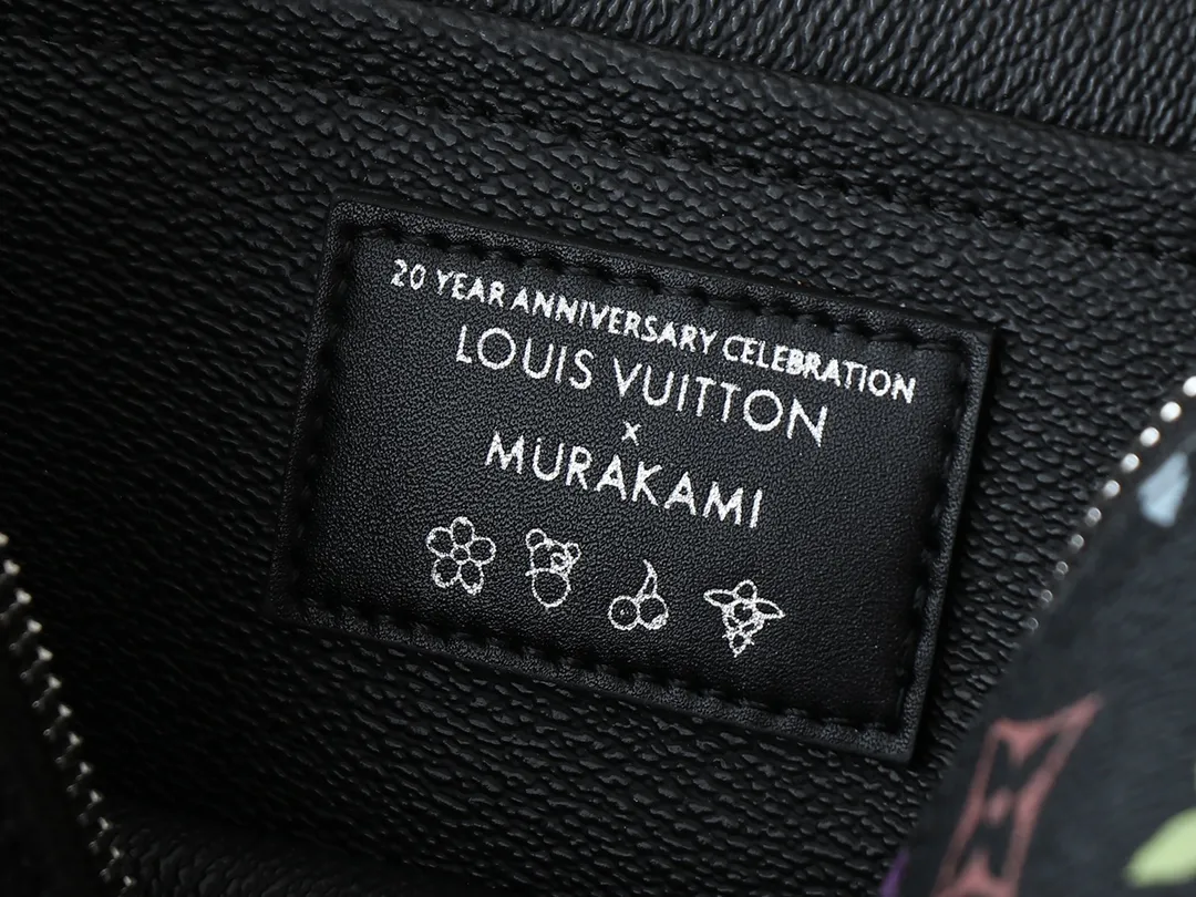 💰320💰Upgraded from the original M13747 M44495 M42265 M44936 M42263 lv Murakami Nice mini Nano cosmetic bag with Monogram printing and 33 colorful colors. In 2025, Murakami and LV jointly launched the white and black tricolor twelve pieces, which are very popular around the world and are loved by celebrities and celebrities. Dimensions: 24 x 17 x 14 (LxHxW)