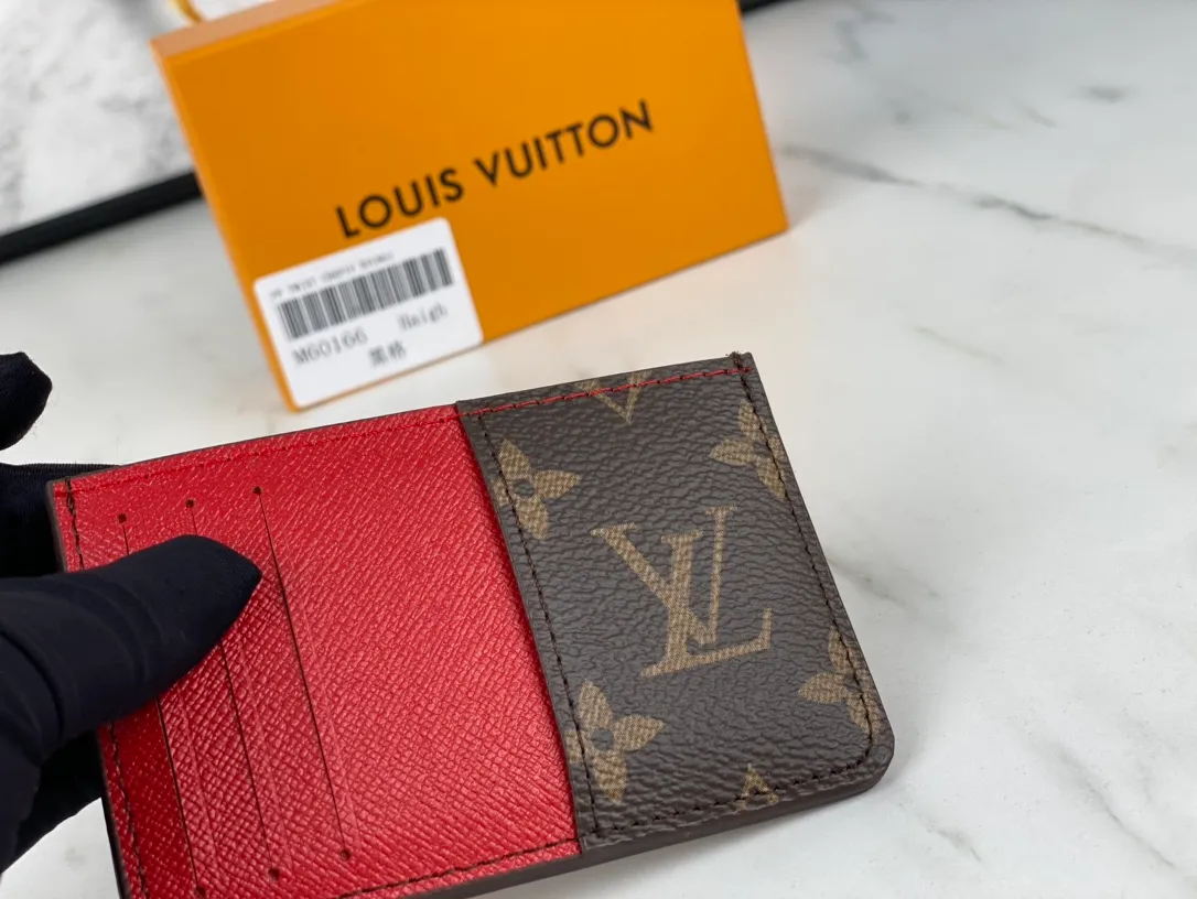 💰90💰M60166👏👏The Neo card holder made of Monogram Macassar canvas is the first choice for carrying important cards. Cowhide leather trim makes the classic Louis Vuitton pattern even more eye-catching. Dimensions: 11.0 x 7.0 x 0.6 cm