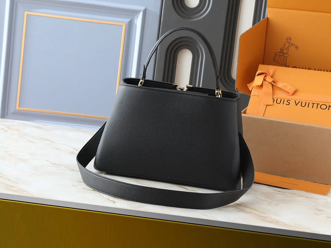 💰400💰Guangzhou goods Upgraded original M13027 M24879 M24620 M24607 This large Capucines Souple handbag relies on tanning technology to give the glossy grained cow leather a soft texture, interpreting an enlarged version of the brand's classic configuration. Plenty of space for daily commuting and weekend travel. Dimensions: 38.0 x 23.0 x 16.0 cm (length x height x width)