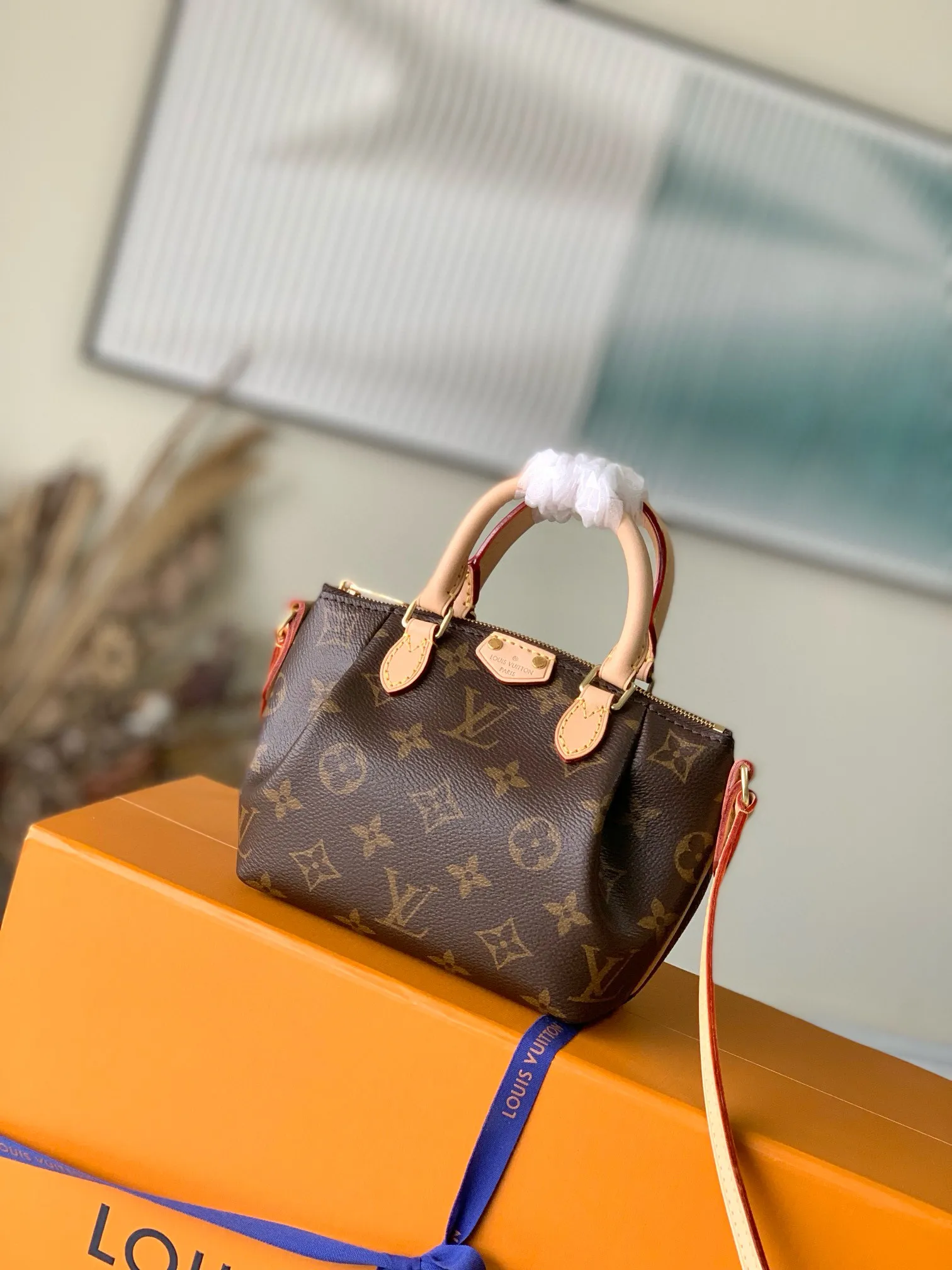 💰660 Top original model M61253 Nano TURENNE with shoulder strap. The multi-functional shoulder strap can be carried by hand, shoulder or cross-body, flexible and convenient. Upgraded pure copper electroplating 24.K hardware, imported tree paste discoloration yellow leather semi-handmade more exquisite, impeccable! Best quality on the market! Dimensions: 17x 6x 11cm