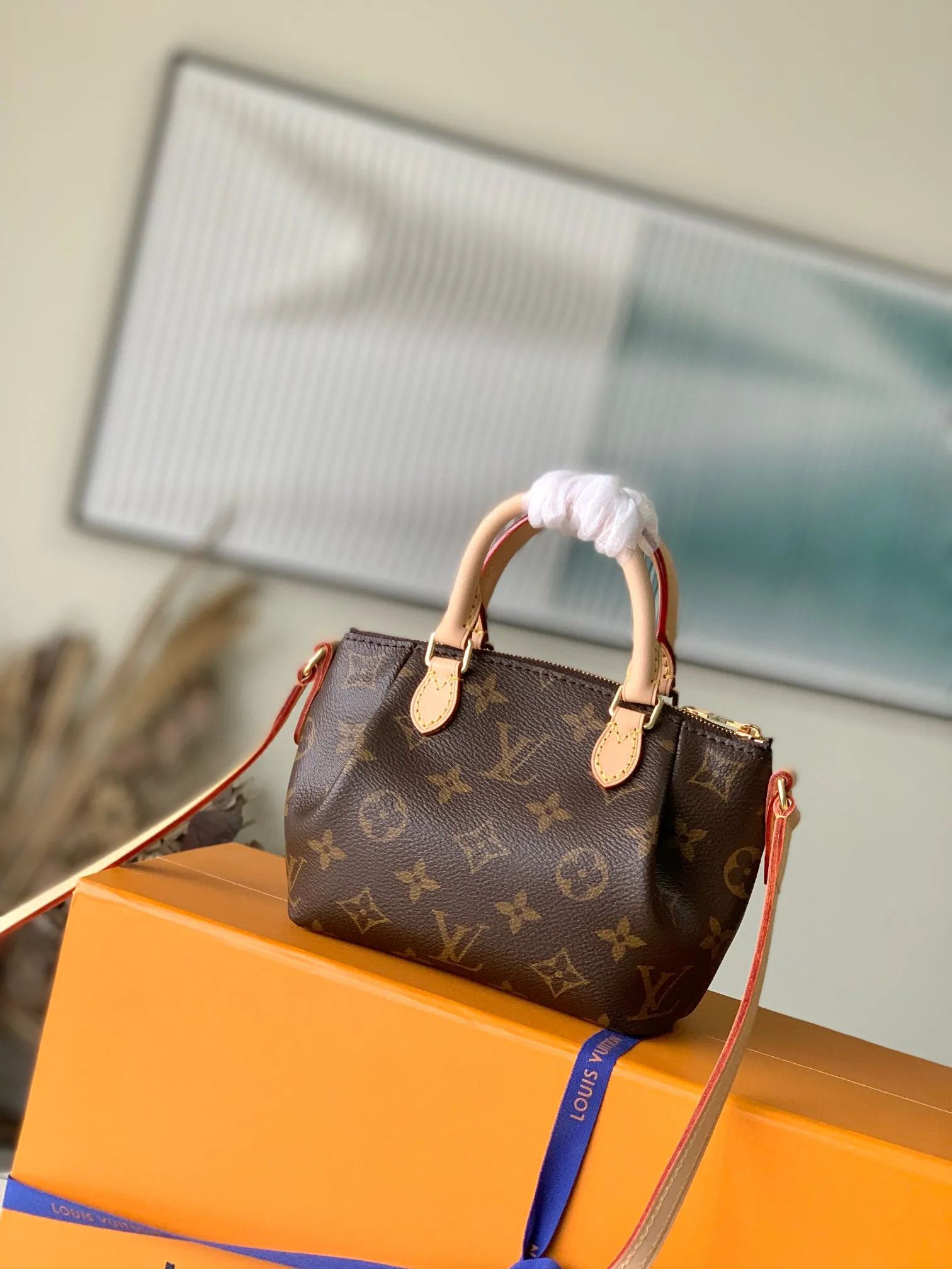💰660 Top original model M61253 Nano TURENNE with shoulder strap. The multi-functional shoulder strap can be carried by hand, shoulder or cross-body, flexible and convenient. Upgraded pure copper electroplating 24.K hardware, imported tree paste discoloration yellow leather semi-handmade more exquisite, impeccable! Best quality on the market! Dimensions: 17x 6x 11cm