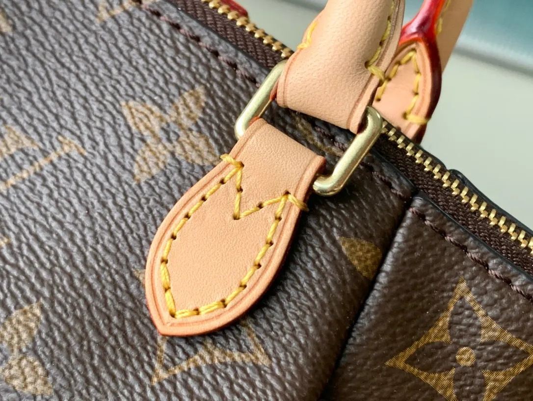 💰660 Top original model M61253 Nano TURENNE with shoulder strap. The multi-functional shoulder strap can be carried by hand, shoulder or cross-body, flexible and convenient. Upgraded pure copper electroplating 24.K hardware, imported tree paste discoloration yellow leather semi-handmade more exquisite, impeccable! Best quality on the market! Dimensions: 17x 6x 11cm