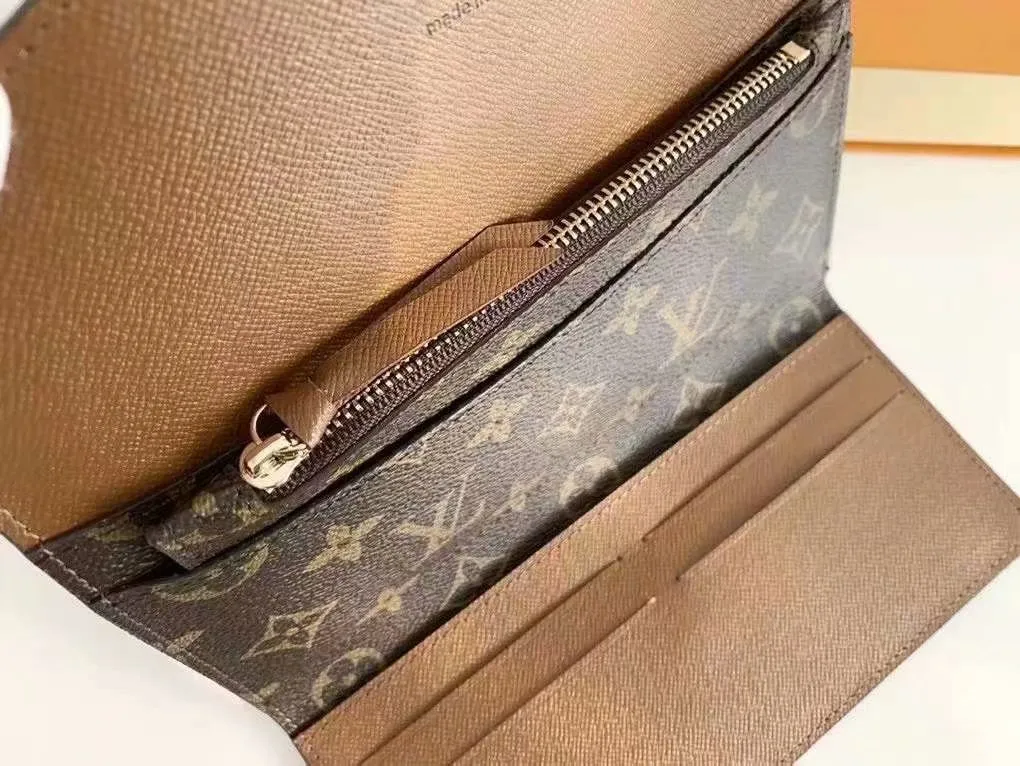 The P110Josephine Wallet is inspired by Louis Vuitton's first wallet. It is made of soft Monogram canvas and lined with brightly colored lining, giving the brand's classic design a unique and stylish beauty. The long, flat shape makes it easy to slip into any pocket or handbag. Model: M60708 Size: 19/10.