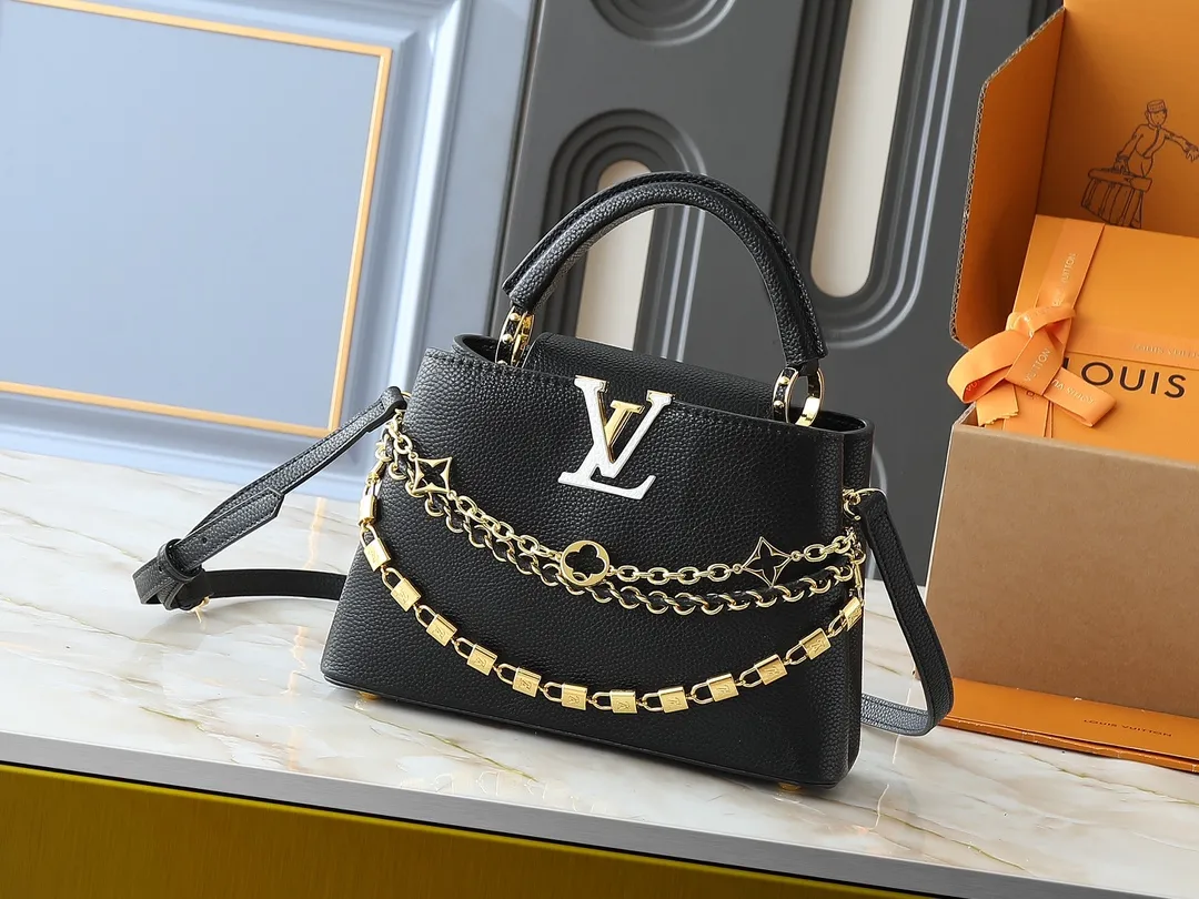 💰420💰Guangzhou goods Upgraded original M12345 M12346 M12279 M11908 M11906 This Capucines BB handbag is from the Trilogy series, using Taurillon cow leather and dazzling metal parts to convey elegant style. The gorgeous chain is embellished with a mini padlock and an enamel Monogram flower. The flap can be placed externally or internally to open multiple pockets. The sophisticated design allows for a variety of carrying experiences. Dimensions: 27.0 x 17.3 x 9.0 cm (length x height x width)