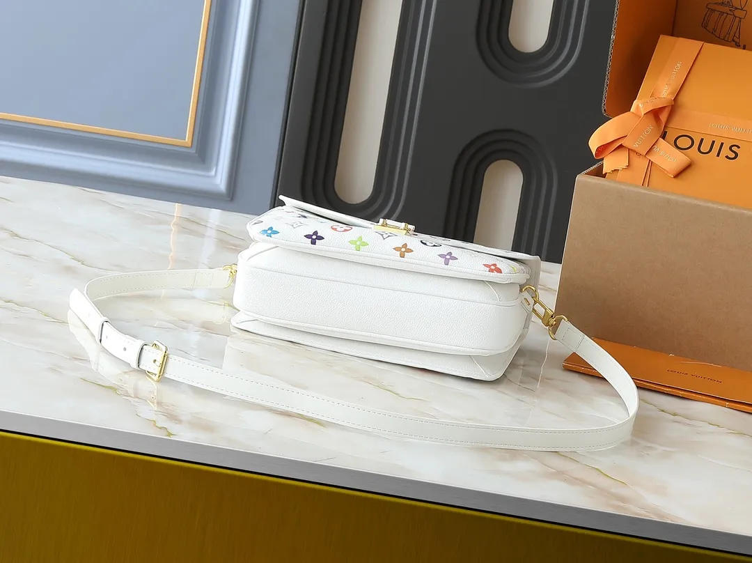💰260💰Upgraded from the original M40780 M41487 Takashi Murakami co-branded POCHETTE MÉTIS handbag. The Pochette Métis handbag interprets the classic college backpack with a restrained yet ingenious design. Soft Monogram Empreinte leather creates a compact and flexible structure that hides plenty of space. Dimensions: 25 x 19 x 7 cm (length x height x width)