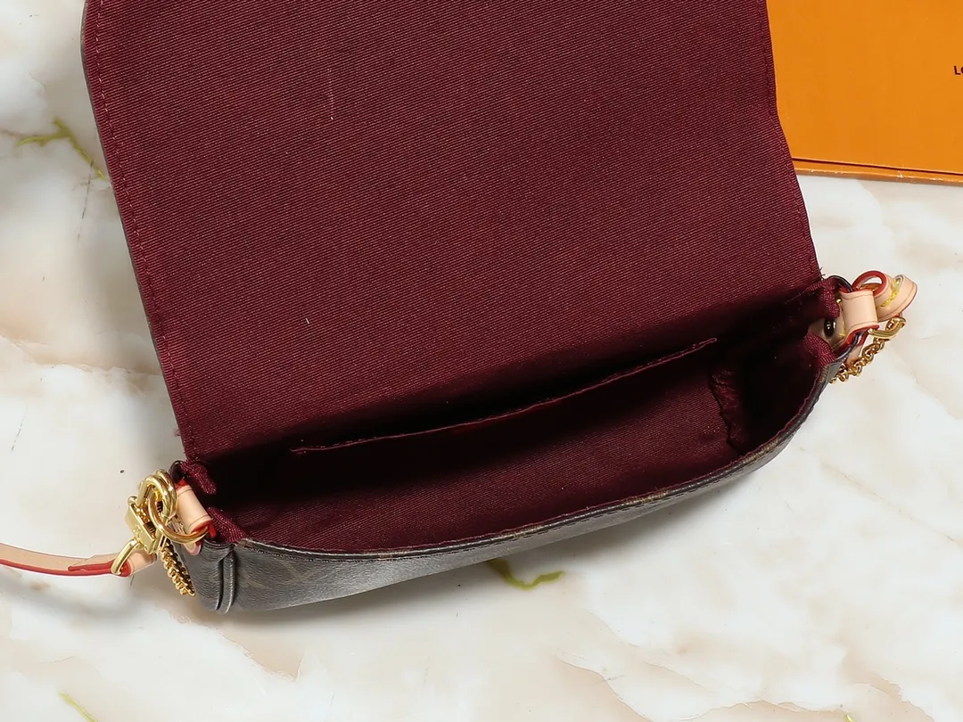 💰160💰Upgraded original M40717 presbyopic N41277 white check N41276 brown check This is a small and lightweight handbag made of Monogram canvas. It is a classic style that you can carry on any occasion. The magnet adsorption buckle is more convenient to use. Dimensions: 24.0 x 14.0 x 5.0 cm (length x height x width)