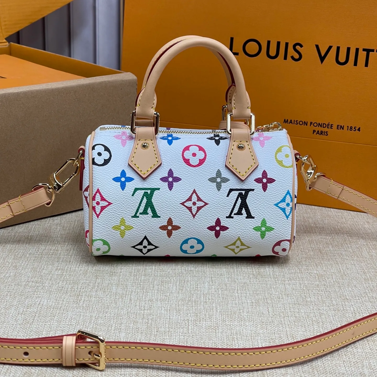 [Upgraded version] P440¥💰Tricolor series~Upgraded version. High quality🥰Model: M13391🐶With complete packaging❣️NANO SPEEDY handbag The Nano Speedy handbag condenses the configuration of Louis Vuitton's classic Speedy handbag, with an exquisite design made of Monogram canvas, with distressed cow leather details and metal parts. The handles and removable and adjustable shoulder strap allow for a variety of styling possibilities. Dimensions: 16 x 10 x 7.5 cm