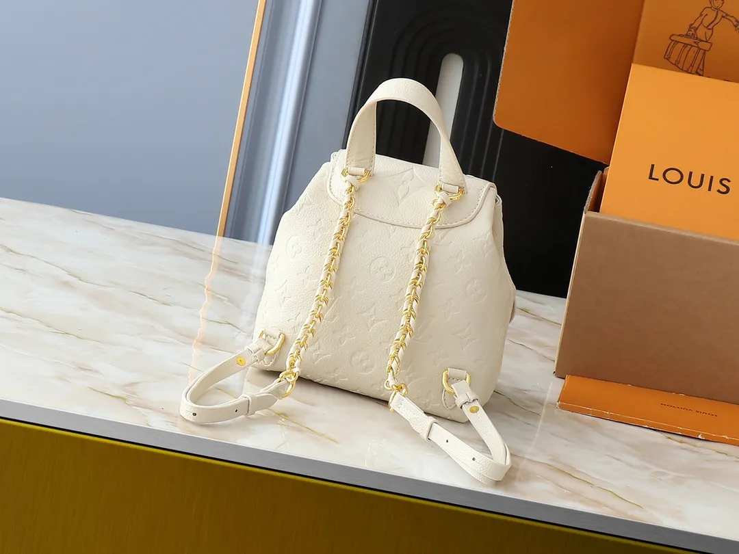 💰260💰Upgraded from the original M12987 M47074 M47072 M47106 This Backup backpack reinterprets the fresh tones of the LV Milky Way series with soft touches, using Monogram Empreinte leather with elegant metal hardware. Multiple pockets designed to easily store large wallets and travel essentials. Dimensions: 20.0 x 22.0 x 14.0 cm (length x height x width)