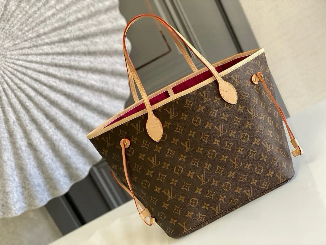 💰760 (medium steel nails) top original order M41178 NEVERFULL medium handbag Neverfull classic handbag, explore the exquisite details inside the bag. The redesigned interior pockets feature a fresh fabric lining, especially the detachable zippered clutch, which can be used alone as a sophisticated clutch or as an additional pocket. Bright lining tones add a more lively feel to Monogram's classic canvas. Detailed features 31 x 28 x 14 cm (Length x Height x Width) Redesigned interior pocket with details inspired by the Louis Vuitton archives Pocket lined with linen fabric Removable zipped clutch with tonal interior pocket Natural cowhide leather trim Shiny gold-tone hardware Handles: Double handle