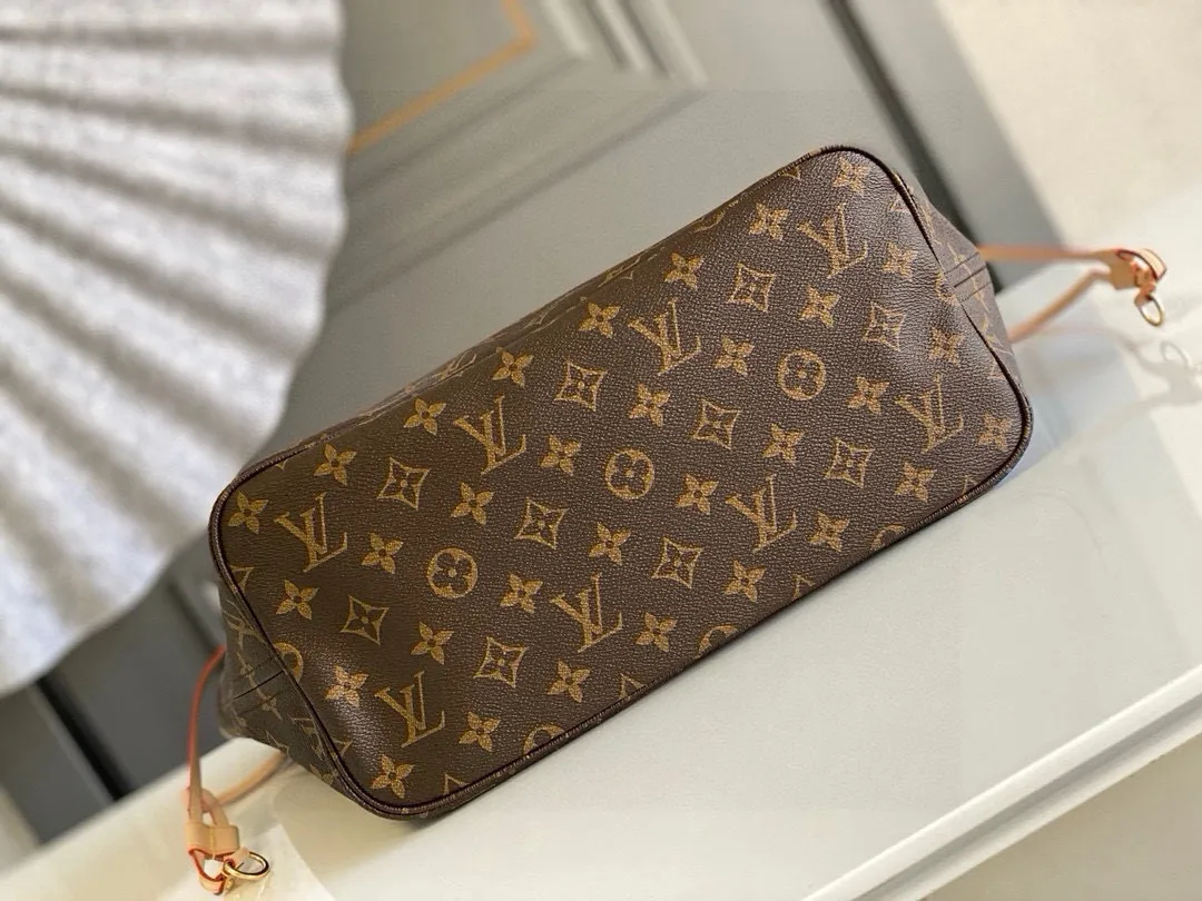 💰760 (medium steel nails) top original order M41178 NEVERFULL medium handbag Neverfull classic handbag, explore the exquisite details inside the bag. The redesigned interior pockets feature a fresh fabric lining, especially the detachable zippered clutch, which can be used alone as a sophisticated clutch or as an additional pocket. Bright lining tones add a more lively feel to Monogram's classic canvas. Detailed features 31 x 28 x 14 cm (Length x Height x Width) Redesigned interior pocket with details inspired by the Louis Vuitton archives Pocket lined with linen fabric Removable zipped clutch with tonal interior pocket Natural cowhide leather trim Shiny gold-tone hardware Handles: Double handle