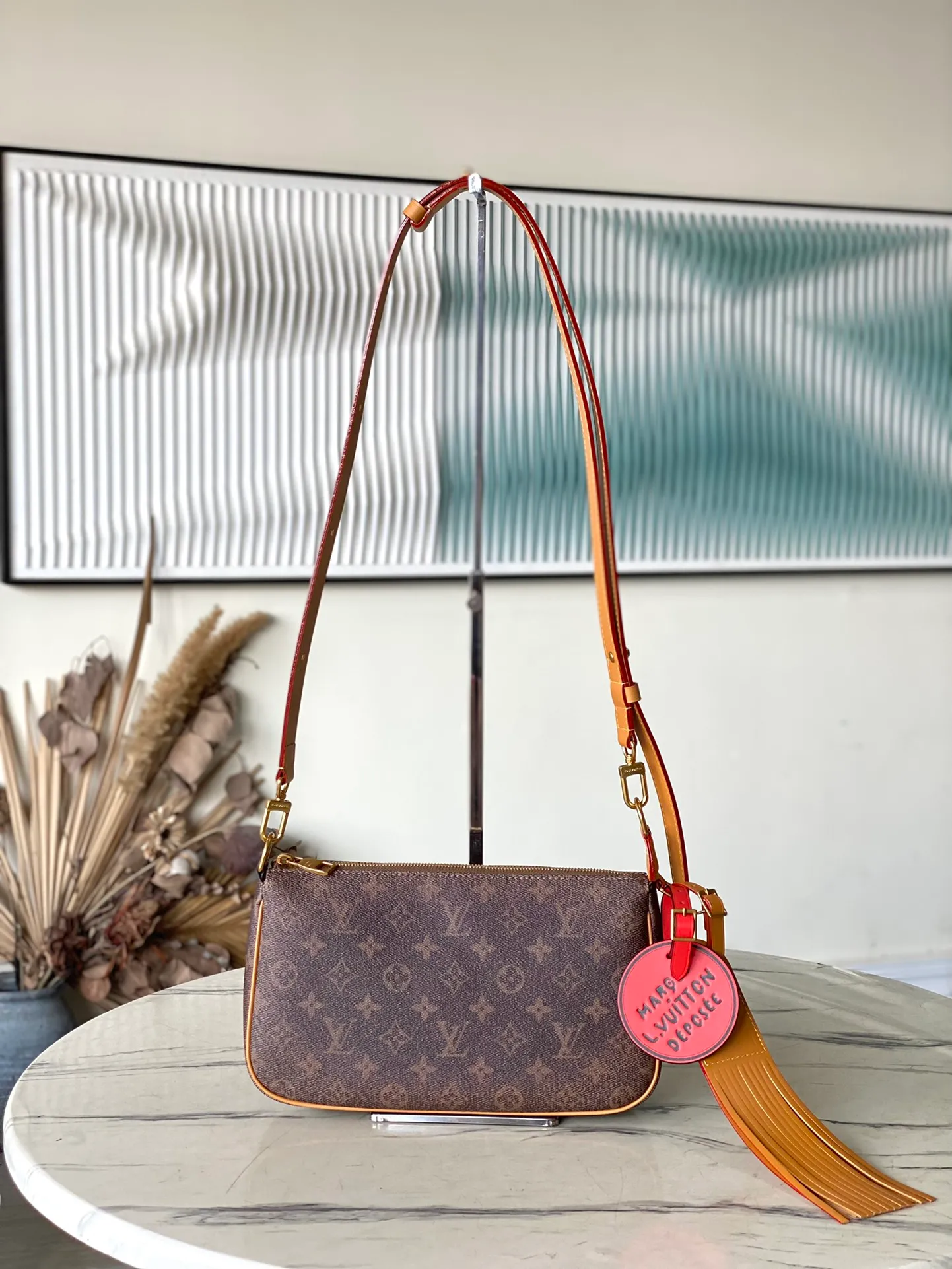 💰940 Top Original Order M11623 This Pochette Accessoire XL handbag uses Monogram Dust canvas to present the time-honored Monogram pattern, injecting a handsome atmosphere into the classic configuration from 1990. The generously zipped main compartment has a patch pocket, and the non-functional tasseled name tag and Marque L.Vuitton Deposee trim are both removable. Dimensions: 28 × 16,5 × 9 cm
