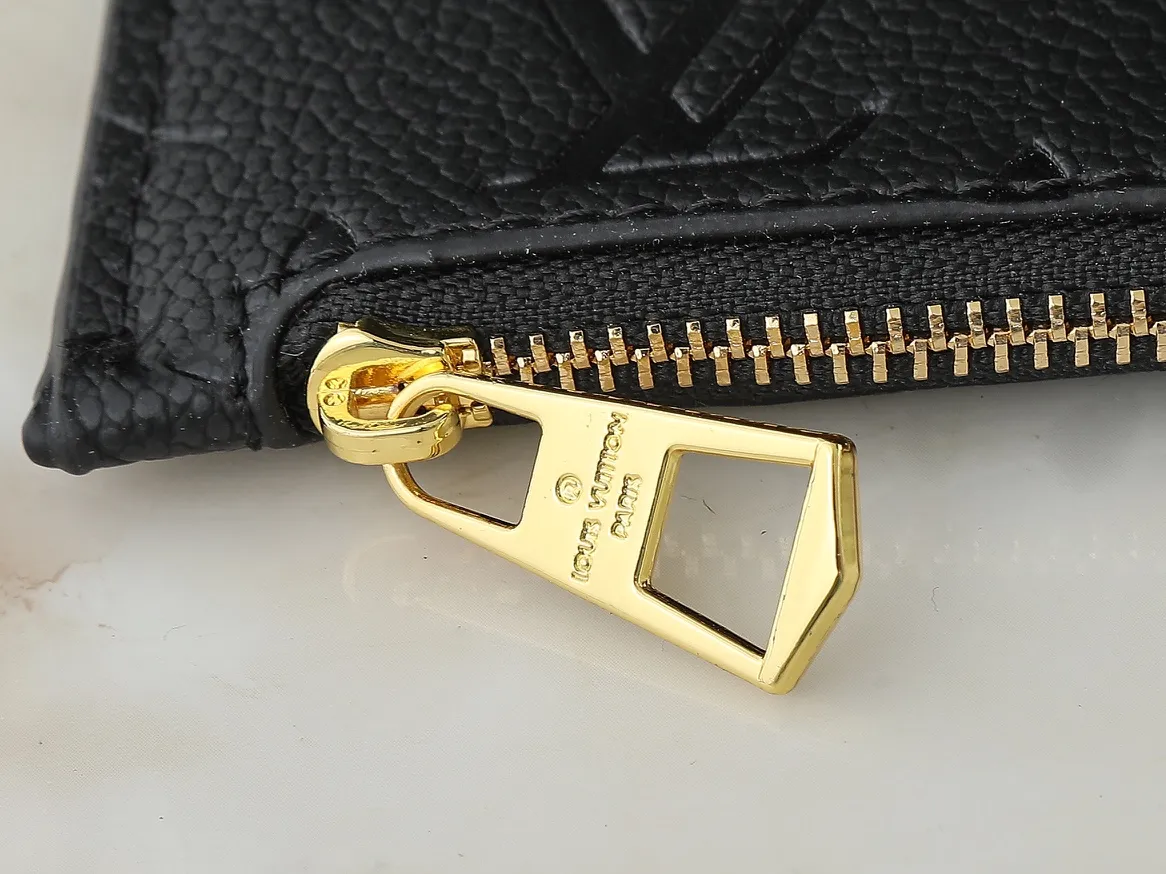 💰260💰Upgraded original version ✨M11283 M25453 M47209 M46545 M46492 This Summer Bundle handbag is from the Dégradé series. The new drawstring design adds a summer atmosphere. The Monogram Empreinte embossed leather bag features a gradient tone to brighten any seasonal look. The double handles and detachable cross-body strap provide a variety of stylish carrying options, making it a great companion for travel day and night. Detailed features: 28 x 20 x 11.5 (Length x Height x Width)