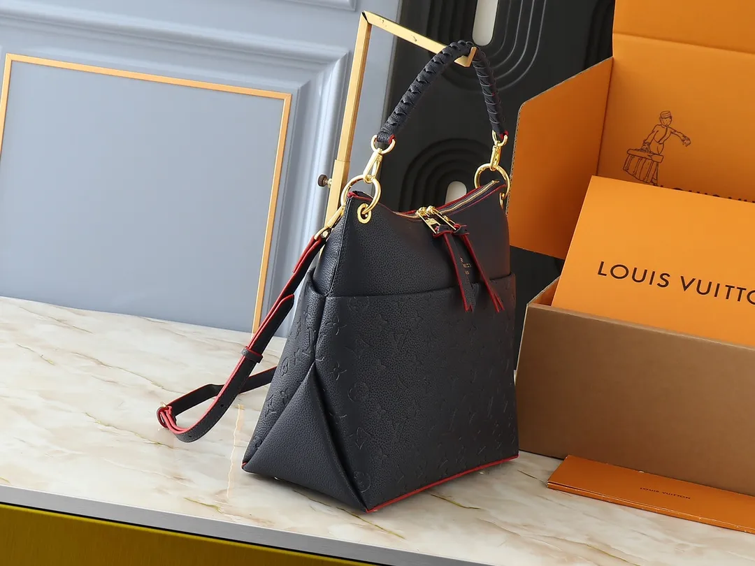 💰240💰Upgraded from the original M45522, 43170. This MONOGRAM canvas material is a new style of Melie handbag, a fashionable must-have item. Veau Cachemire leather material. Full leather embossed woven wrist double bag shopping bag. Lightweight and comfortable to carry. Unique vertical and narrow shape with modern style. Zipper pocket with metal engraved zipper puller for more personality. Size: 33x16x30cm