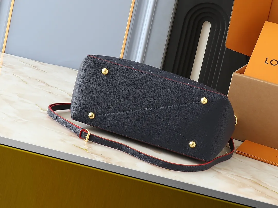 💰240💰Upgraded from the original M45522, 43170. This MONOGRAM canvas material is a new style of Melie handbag, a fashionable must-have item. Veau Cachemire leather material. Full leather embossed woven wrist double bag shopping bag. Lightweight and comfortable to carry. Unique vertical and narrow shape with modern style. Zipper pocket with metal engraved zipper puller for more personality. Size: 33x16x30cm