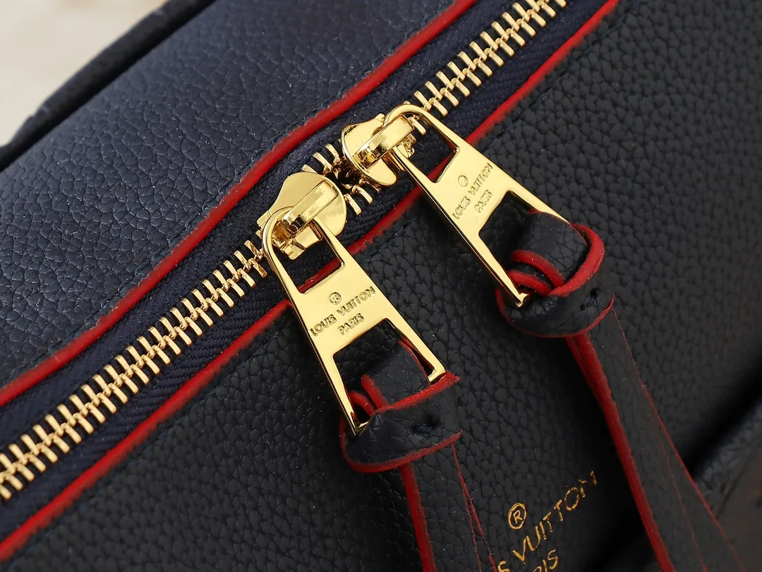 💰240💰Upgraded from the original M45522, 43170. This MONOGRAM canvas material is a new style of Melie handbag, a fashionable must-have item. Veau Cachemire leather material. Full leather embossed woven wrist double bag shopping bag. Lightweight and comfortable to carry. Unique vertical and narrow shape with modern style. Zipper pocket with metal engraved zipper puller for more personality. Size: 33x16x30cm