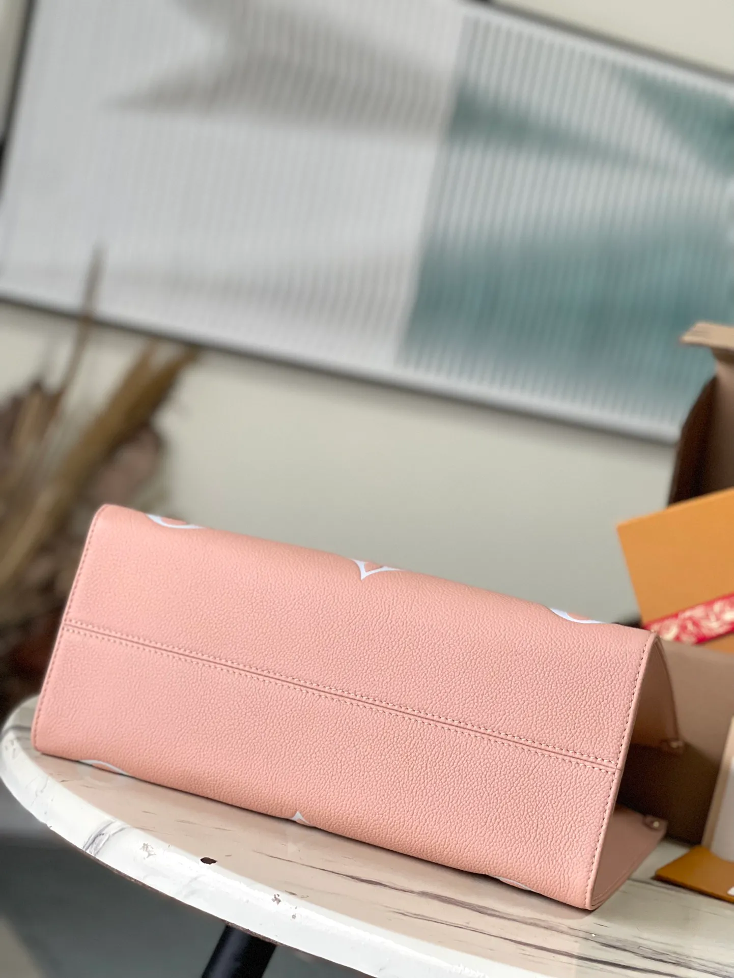 💰1120 (top layer leather) top original order M46286. Support counter inspection. Photos taken of duty-free goods are consistent with the product without unpacking. This product is an exclusive duty-free product in the market and is the highest-end product. Inspection is supported. This product has passed strict inspection and is flawless. Please wear gloves when touching the product. This product is not returnable or exchangeable. Please confirm the product first and then remove the label on the handle. This product is temporarily not open to the public, only regular customers, and is in short supply. Dimensions: 35 x 27 x 14 cm