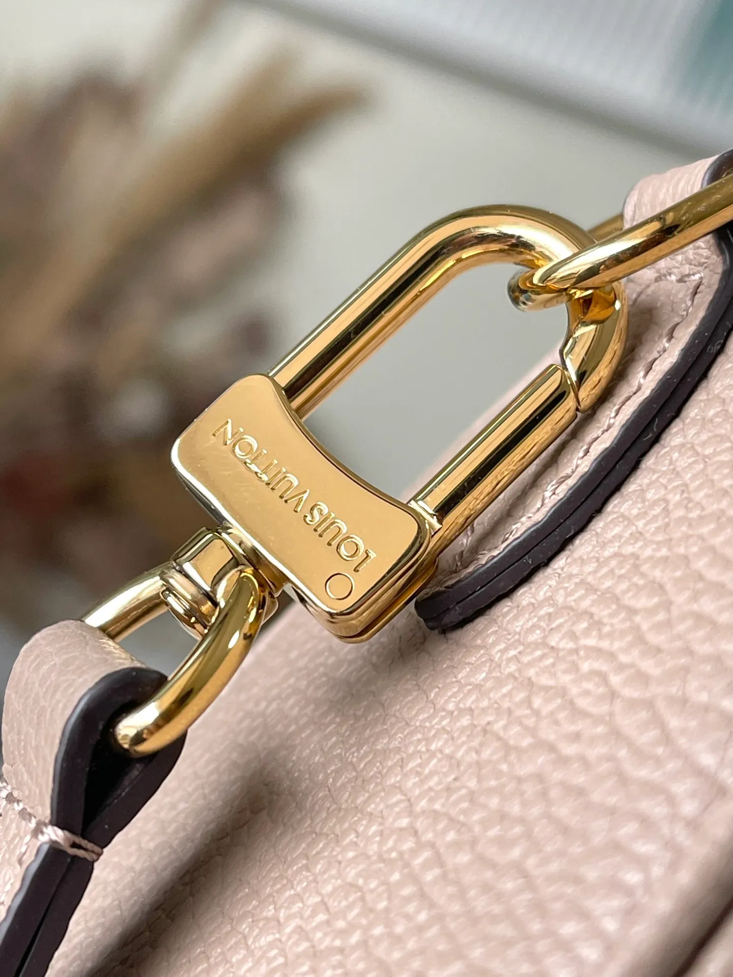💰880 (top layer leather) top original order M82890 This product is the exclusive duty-free product in the market and is the highest-end product. It supports inspection. This product has passed strict inspection and is flawless. Please wear gloves when touching the product. This product is not returnable. Please confirm the product first and then remove the label on the handle. This product is temporarily not open to the public, only for regular customers, and is in short supply. Dimensions: 16 x 10 x 7.5 cm