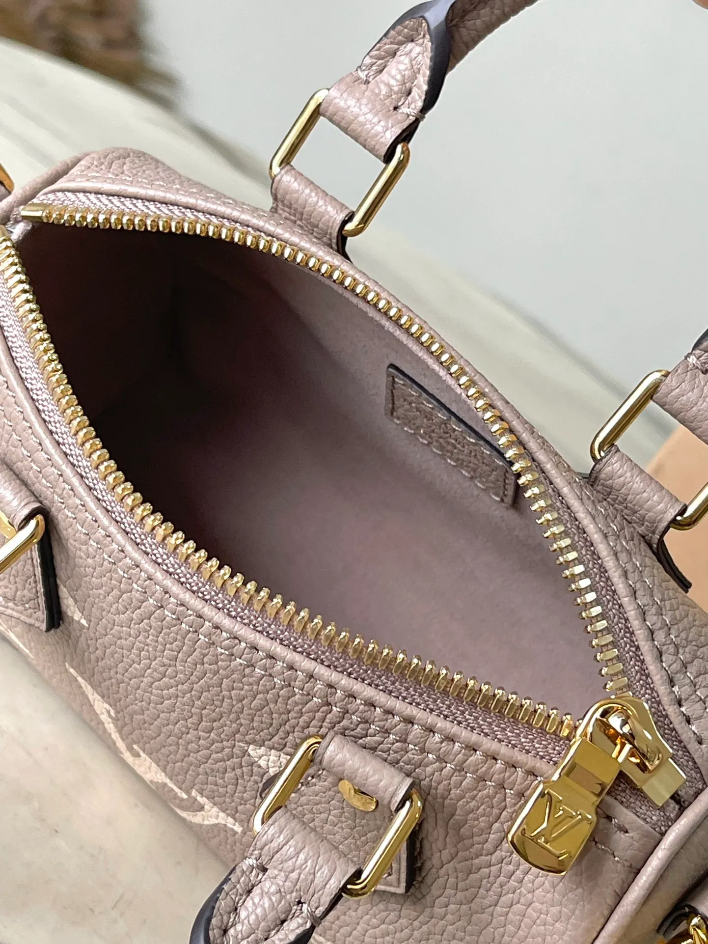 💰880 (top layer leather) top original order M82890 This product is the exclusive duty-free product in the market and is the highest-end product. It supports inspection. This product has passed strict inspection and is flawless. Please wear gloves when touching the product. This product is not returnable. Please confirm the product first and then remove the label on the handle. This product is temporarily not open to the public, only for regular customers, and is in short supply. Dimensions: 16 x 10 x 7.5 cm