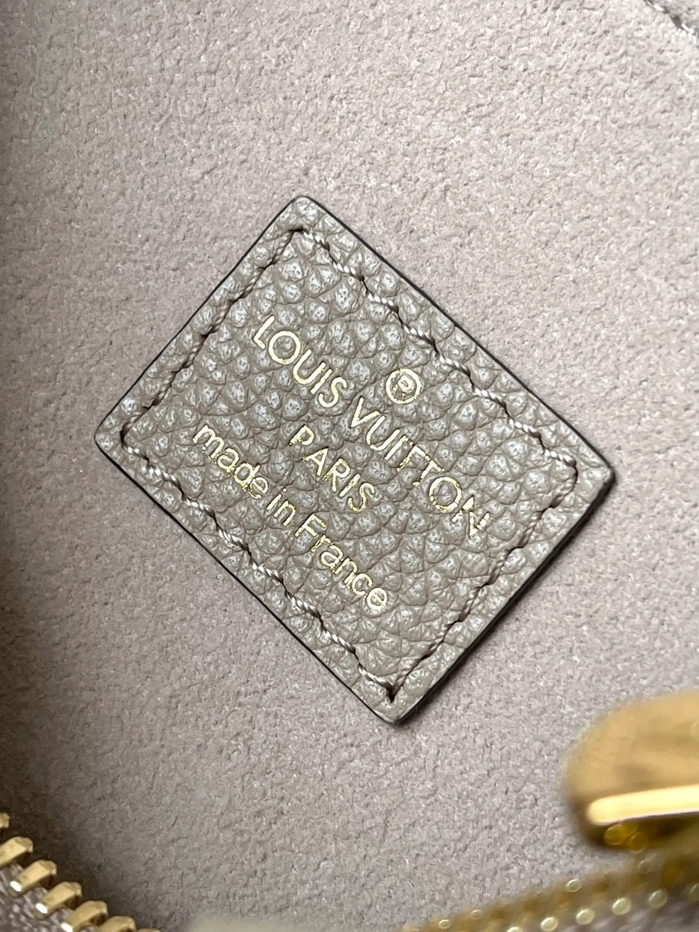 💰880 (top layer leather) top original order M82890 This product is the exclusive duty-free product in the market and is the highest-end product. It supports inspection. This product has passed strict inspection and is flawless. Please wear gloves when touching the product. This product is not returnable. Please confirm the product first and then remove the label on the handle. This product is temporarily not open to the public, only for regular customers, and is in short supply. Dimensions: 16 x 10 x 7.5 cm