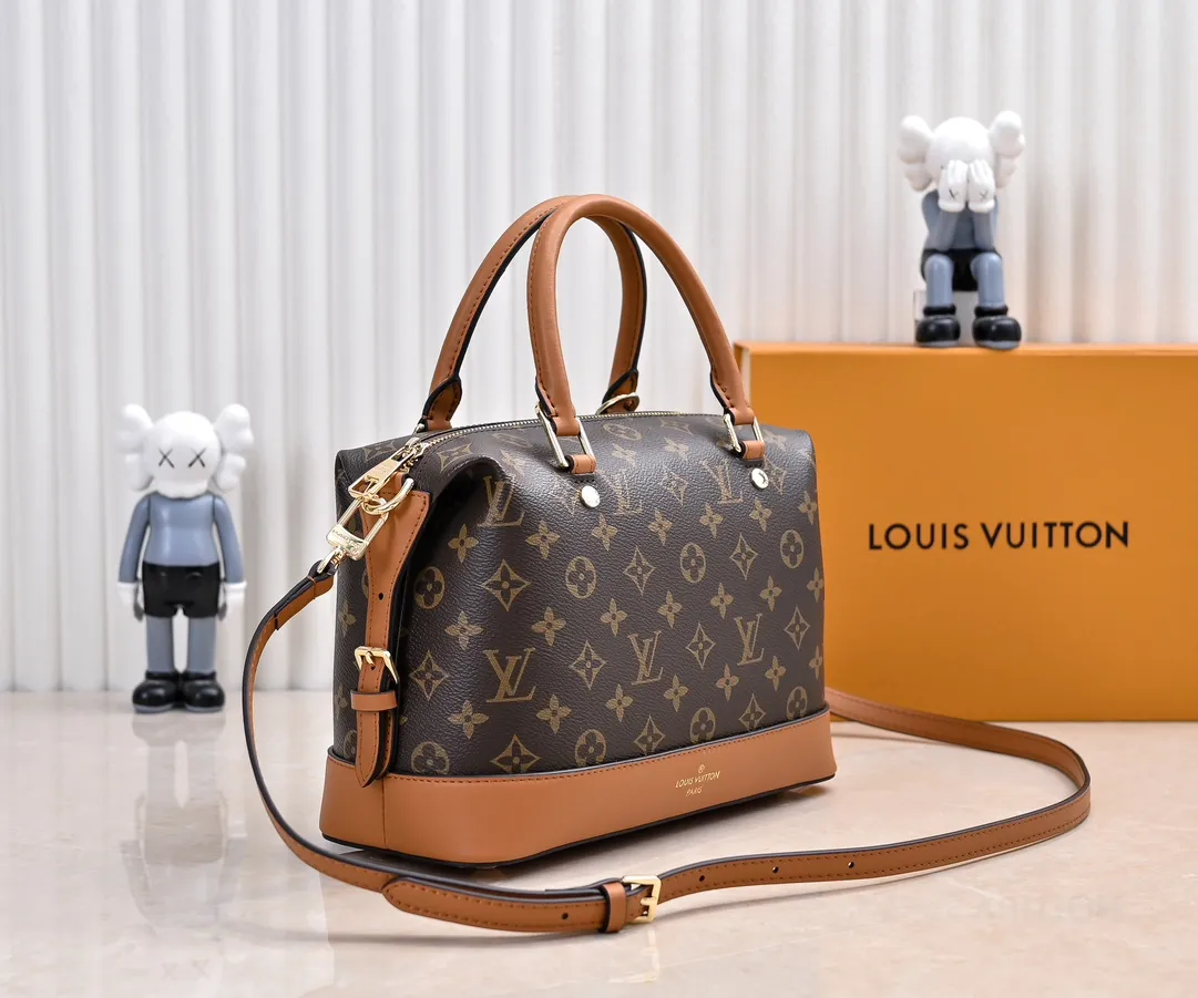 P460 exclusive real shot - upgraded version ‼ ️LV presbyopic leather hand-held crossbody bag, model M68169, with long shoulder strap, 2025 new fashion women's bag shoulder bag presbyopic leather shoulder strap genuine leather handbag, large capacity [strong] size: 28x20x11.5