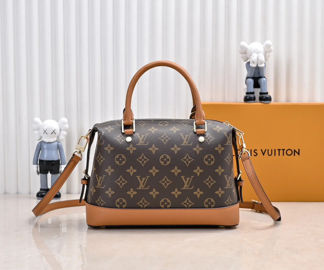P460 exclusive real shot - upgraded version ‼ ️LV presbyopic leather hand-held crossbody bag, model M68169, with long shoulder strap, 2025 new fashion women's bag shoulder bag presbyopic leather shoulder strap genuine leather handbag, large capacity [strong] size: 28x20x11.5