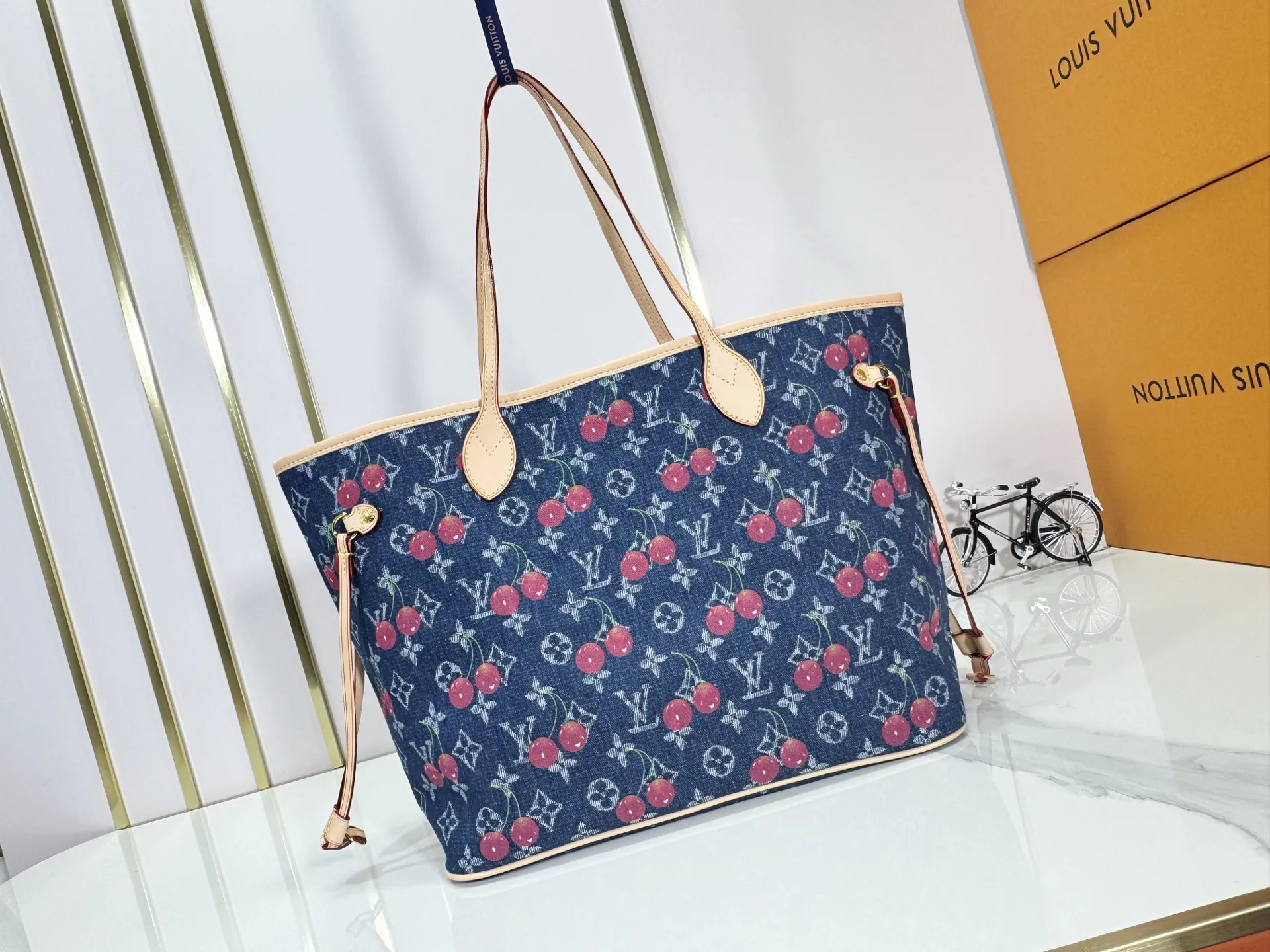 P280 M13192 M40995 M46865 Upgraded original embroidered jacquard cherry Lv co-branded cherry series🍒Neverfull classic denim denim shopping bag! Hardcore product! A classic that cannot be copied! The most classic and best-selling color! There is texture! Tasty! Everyone can feel it after getting it! Size: 32X15X28
