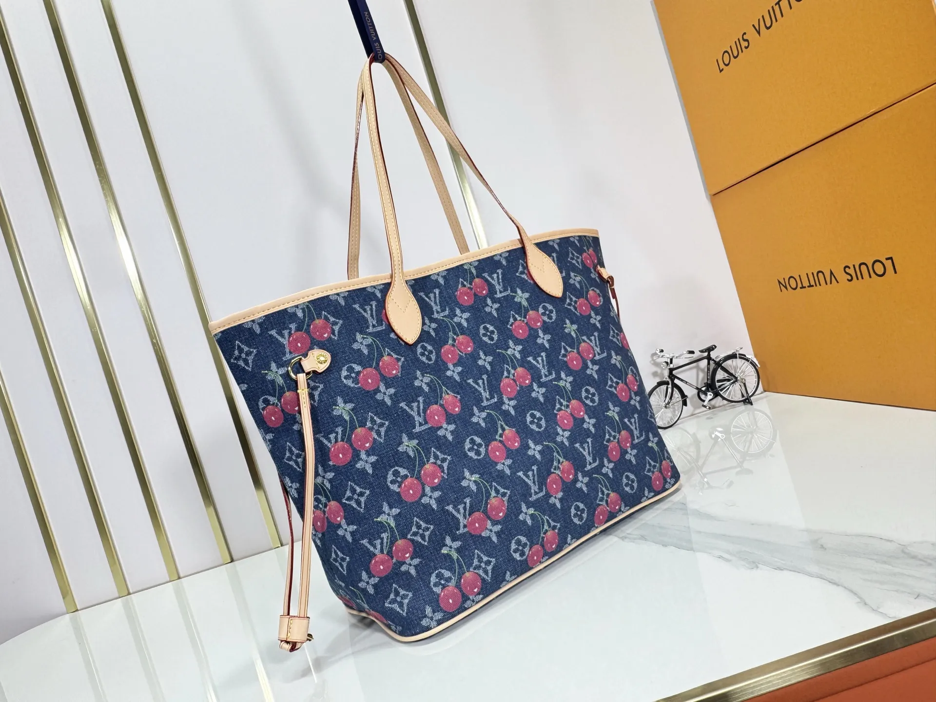 P280 M13192 M40995 M46865 Upgraded original embroidered jacquard cherry Lv co-branded cherry series🍒Neverfull classic denim denim shopping bag! Hardcore product! A classic that cannot be copied! The most classic and best-selling color! There is texture! Tasty! Everyone can feel it after getting it! Size: 32X15X28