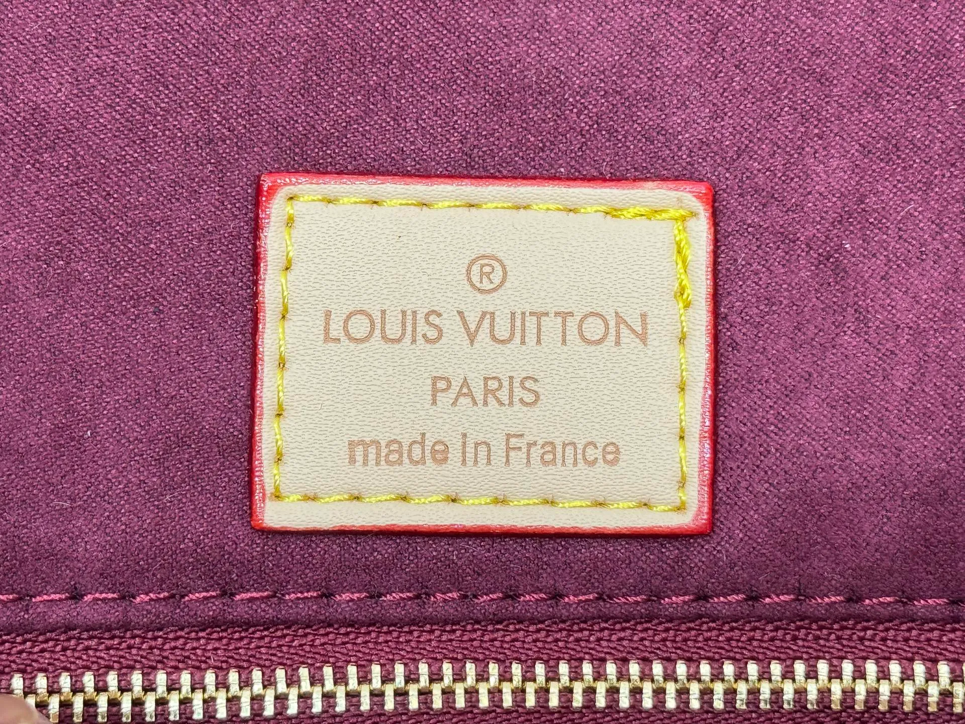 P260 Upgraded Original 🔥New 🔥M45039 M45321 M44571 This Onthego medium handbag uses classic Monogram canvas and Monogram Reverse canvas on both sides to present different styles at will. Toron's dual handles and shoulder strap allow for a variety of carrying options. Dimensions: 34.0 x 26.0 x 13.0 cm (length x height x width)