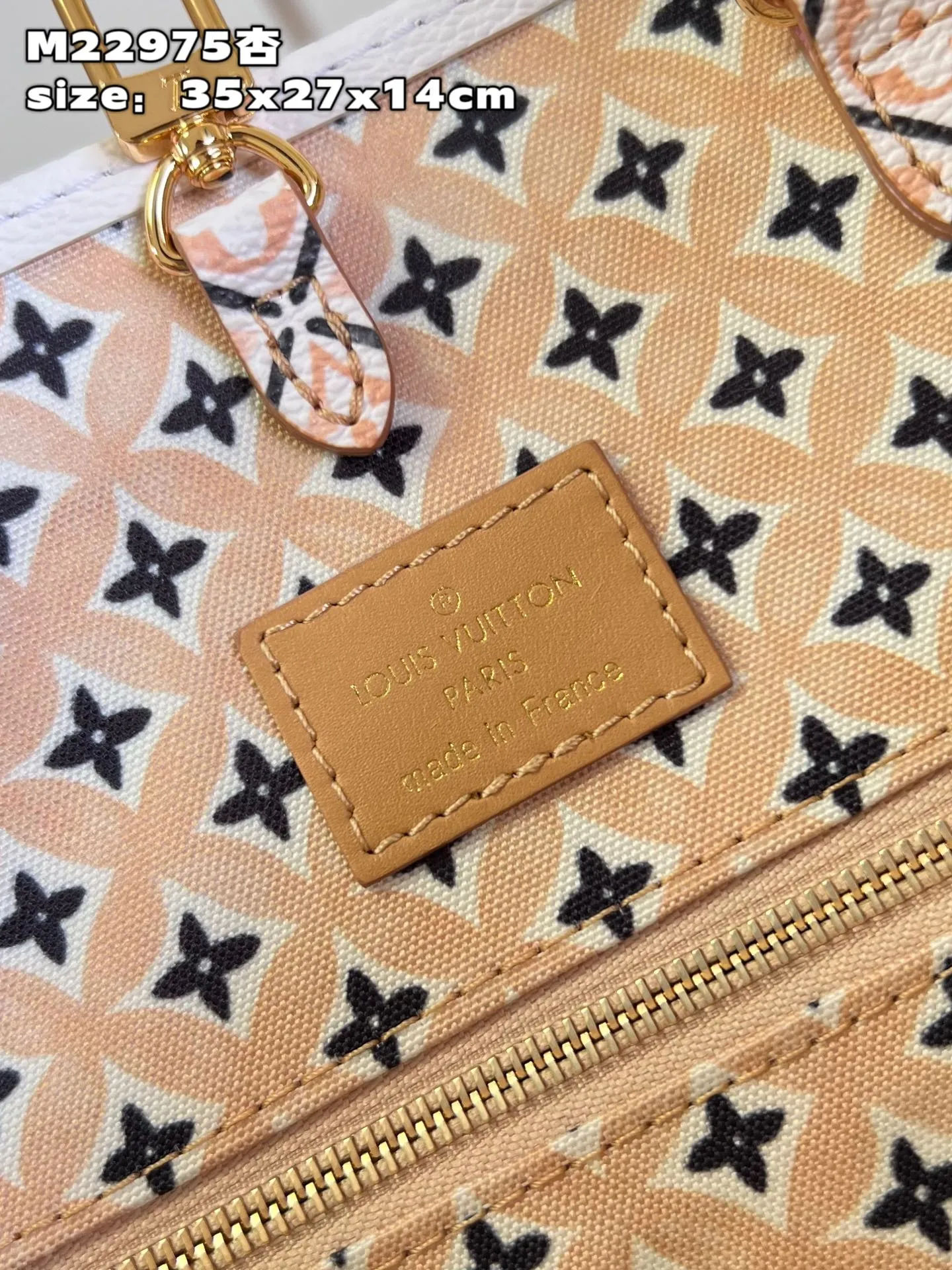 💰900 top original order [Exclusive real shot M22975 Apricot] This OnTheGo medium handbag is painted on coated canvas with a large Monogram pattern, and then the trim and lining are paved with complicated Monogram flowers, showing the inspiration of traditional Portuguese tiles. The ample space combined with the long and short handle design makes it a perfect choice for daily travel. size：35x27x14cm