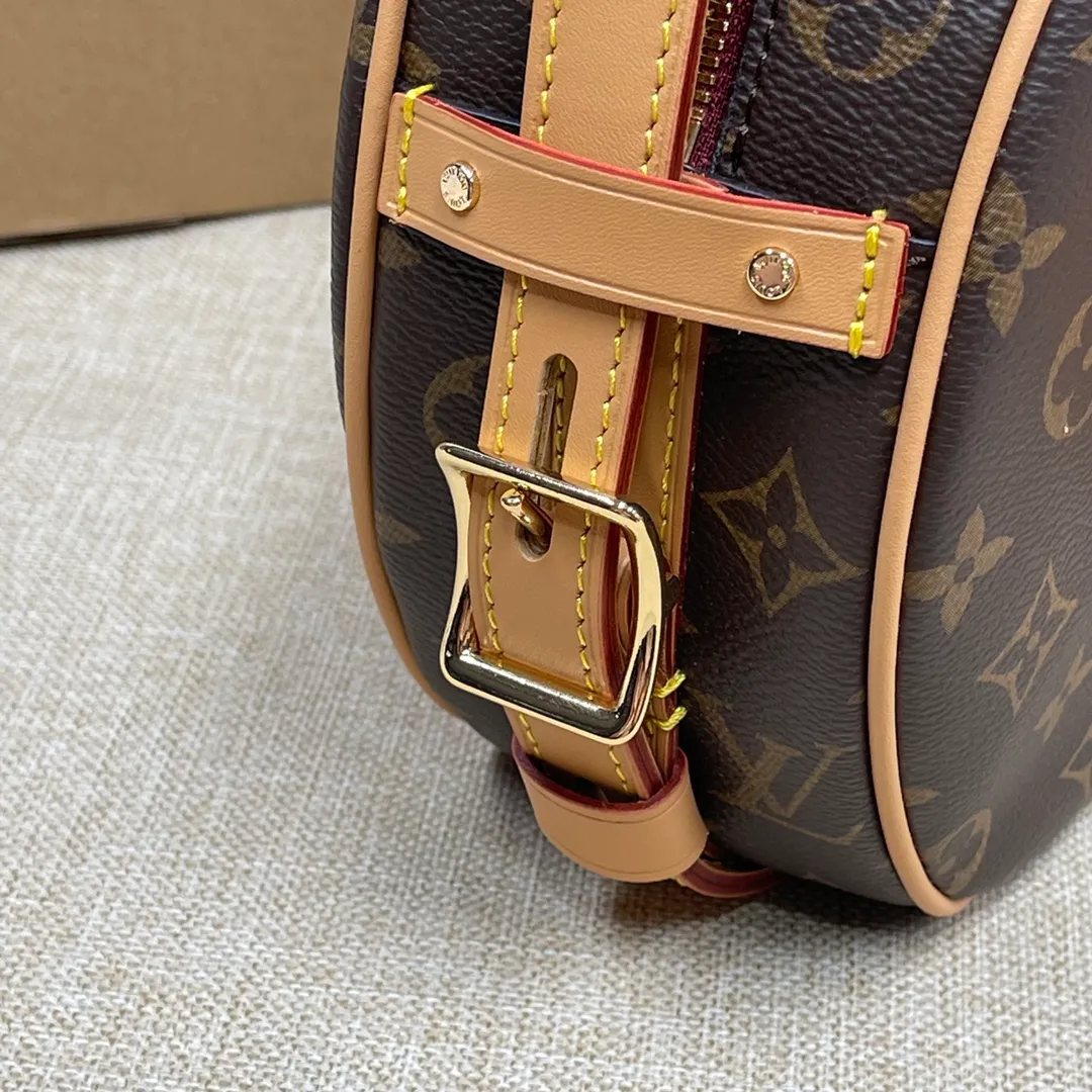[Upgraded version] P500¥ Upgraded version · Comes with gift box packaging🎁❣️BOITE CHAPEAU handbag apple bag M52294 Nicolas Ghesquière is shaped like a classic hat box. Dimensions 20.0 x 22.5 x 8.0 cm, multiple carrying methods, double shoulder, single shoulder, crossbody, hand carry