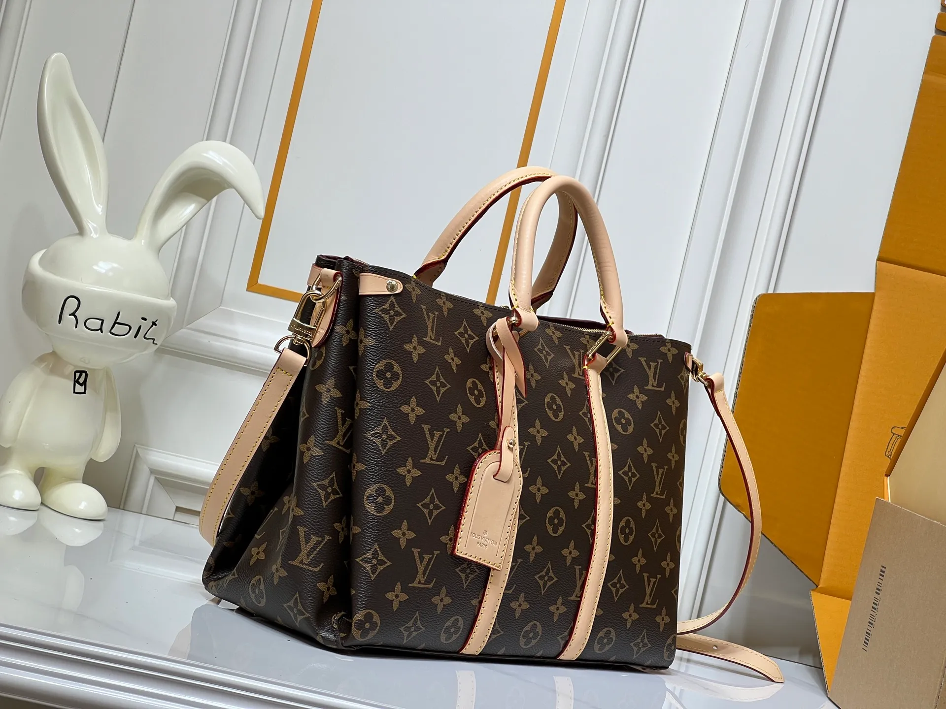 Batch 300💰 Upgraded original large size Newly arrived OPEN HANDBAG handbag M44816 M44815 M44818 Black Pink Red Presbyopia Open Handbag is made of selected Monogram canvas and decorated with classic details, including side branches and two-sided textured leather trim, gold rivets and nails classic leather luggage tags, top handles and detachable and adjustable length shoulder straps. Large 35x24x15, small 29.0×19.0×10.0cm