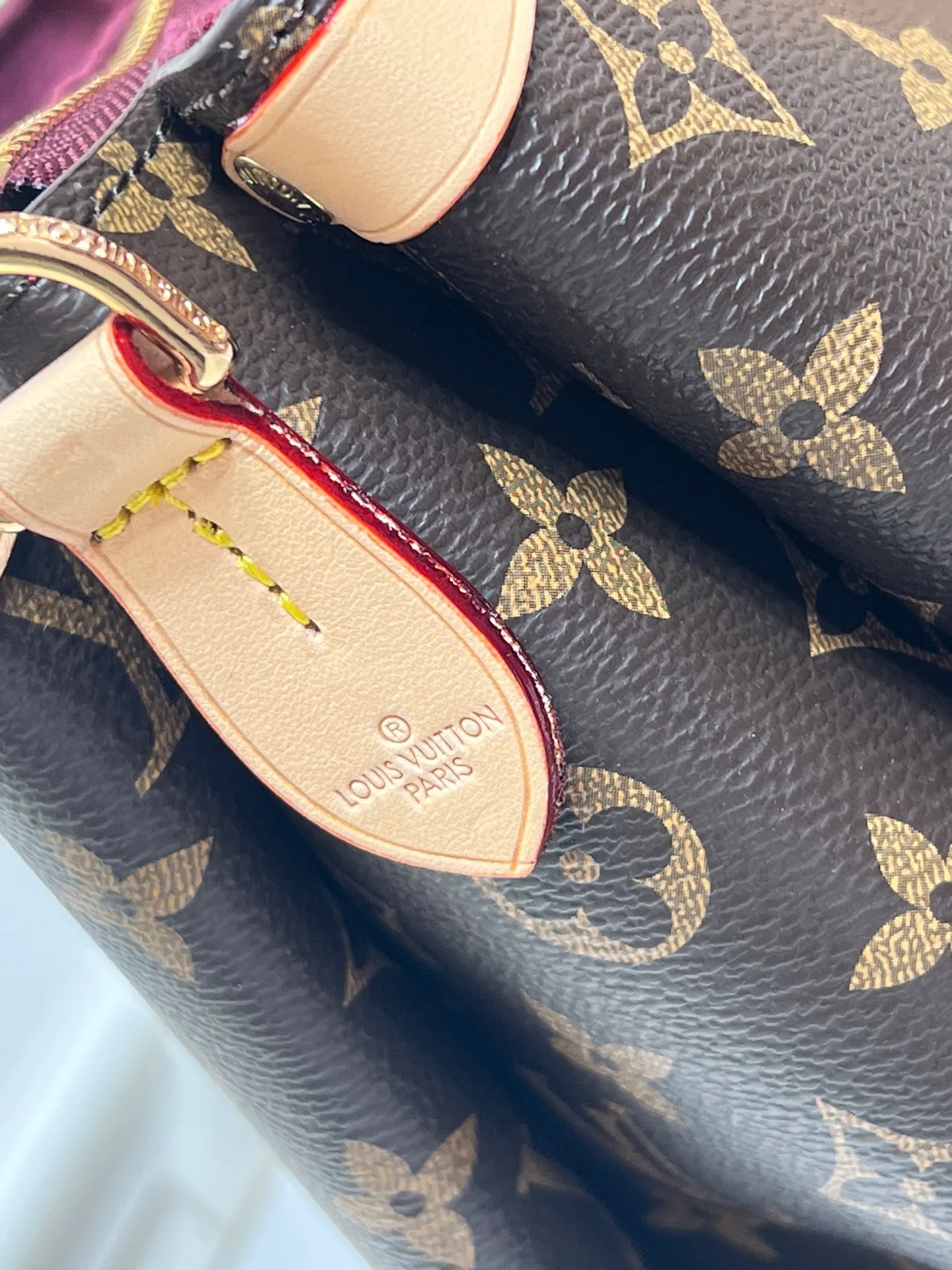 Batch 300💰 Upgraded original large size Newly arrived OPEN HANDBAG handbag M44816 M44815 M44818 Black Pink Red Presbyopia Open Handbag is made of selected Monogram canvas and decorated with classic details, including side branches and two-sided textured leather trim, gold rivets and nails classic leather luggage tags, top handles and detachable and adjustable length shoulder straps. Large 35x24x15, small 29.0×19.0×10.0cm