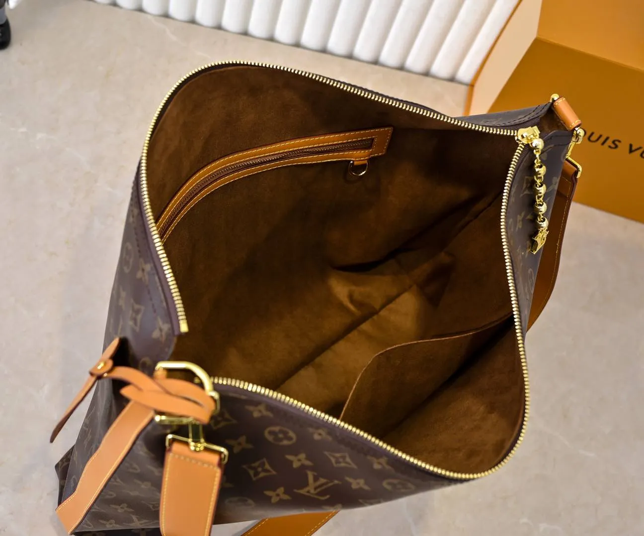 Batch 320💰LV METIS handbag M14018 M13986 Smart, intelligent and meticulously crafted, Métis made of Monogram canvas fulfills its promise with its own attitude. With its emphasis on lines and silhouettes, the Métis handbag combines the versatility required of a modern handbag with the elegance and charm of Louis Vuitton's heritage. Two detachable shoulder straps, can be used to carry, carry or carry on the shoulder. Size 48x36x12cm,