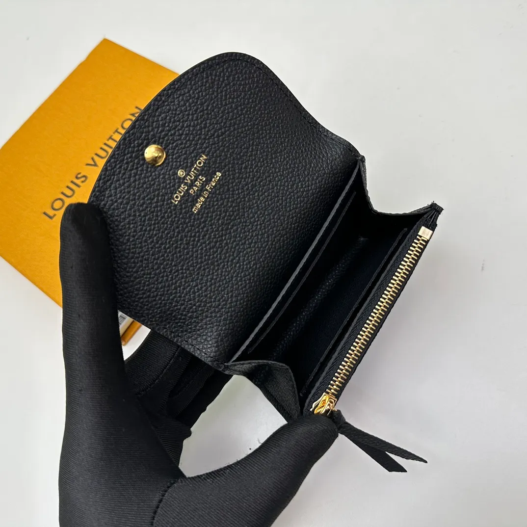 Factory price 280 [Top original order] M81455 black top layer cowhide👏👏This Rosalie coin purse is made of Monogram Empreinte embossed soft grain cowhide. It opens with a round flip cover and has a compact configuration. It has a zipper coin pocket, patch pocket and card compartment inside. Louis Vuitton logo-engraved snaps secure the closure. Size: 11X8X2.5cm.