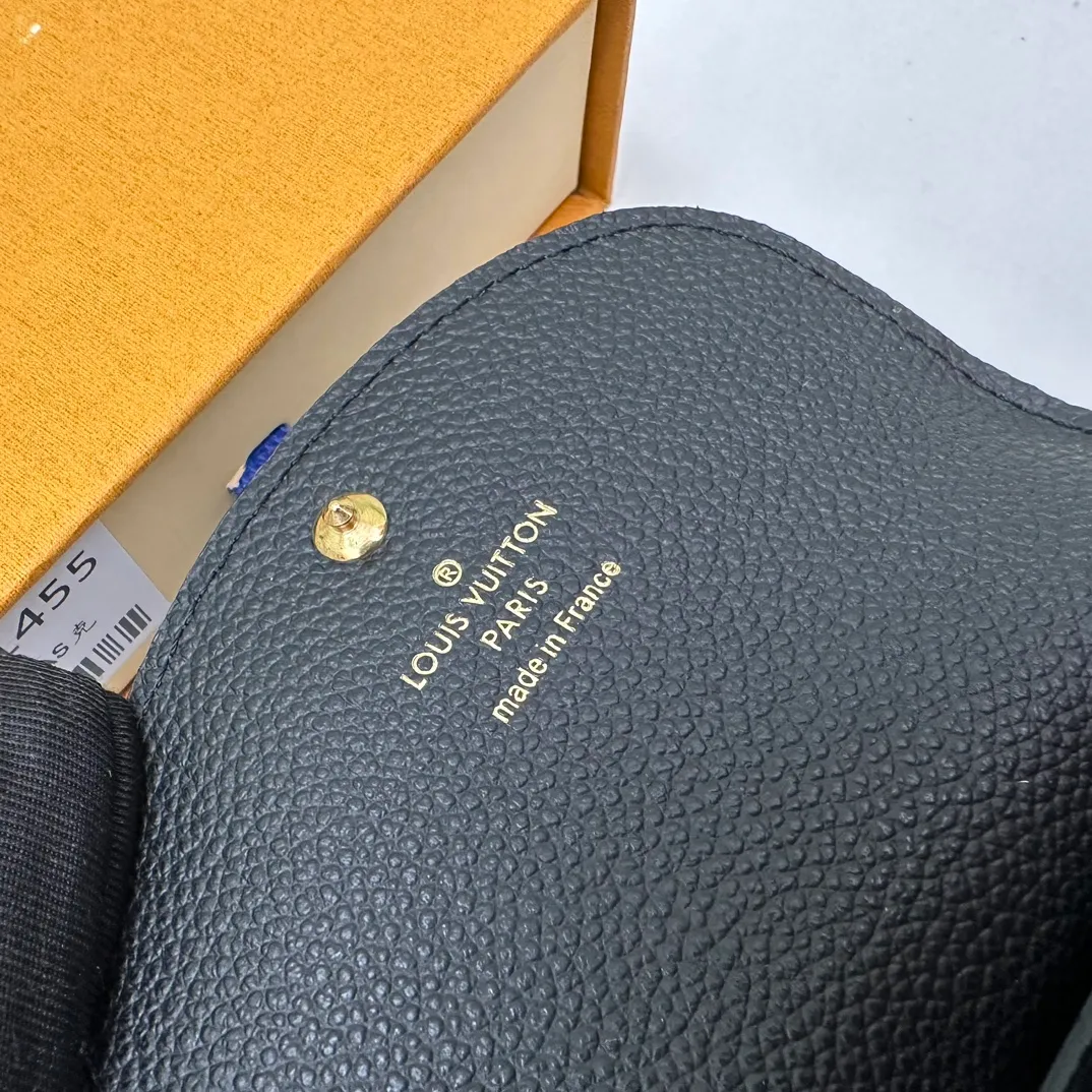 Factory price 280 [Top original order] M81455 black top layer cowhide👏👏This Rosalie coin purse is made of Monogram Empreinte embossed soft grain cowhide. It opens with a round flip cover and has a compact configuration. It has a zipper coin pocket, patch pocket and card compartment inside. Louis Vuitton logo-engraved snaps secure the closure. Size: 11X8X2.5cm.