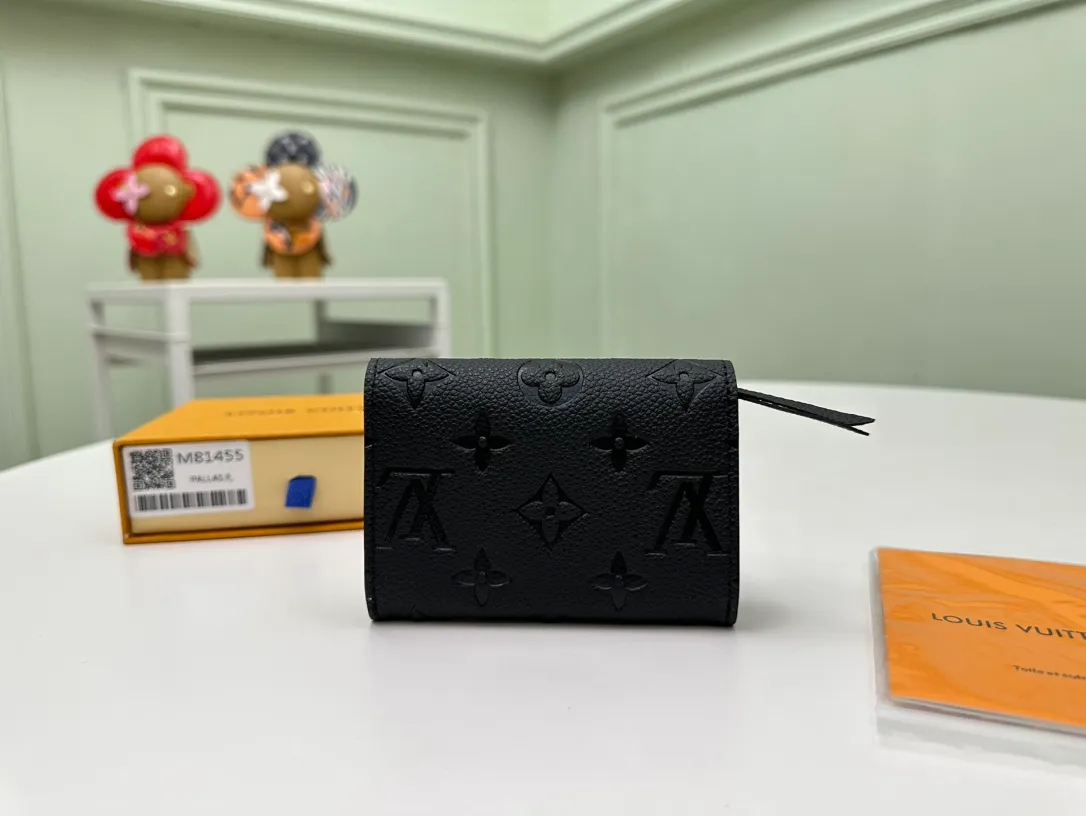 Factory price 280 [Top original order] M81455 black top layer cowhide👏👏This Rosalie coin purse is made of Monogram Empreinte embossed soft grain cowhide. It opens with a round flip cover and has a compact configuration. It has a zipper coin pocket, patch pocket and card compartment inside. Louis Vuitton logo-engraved snaps secure the closure. Size: 11X8X2.5cm.