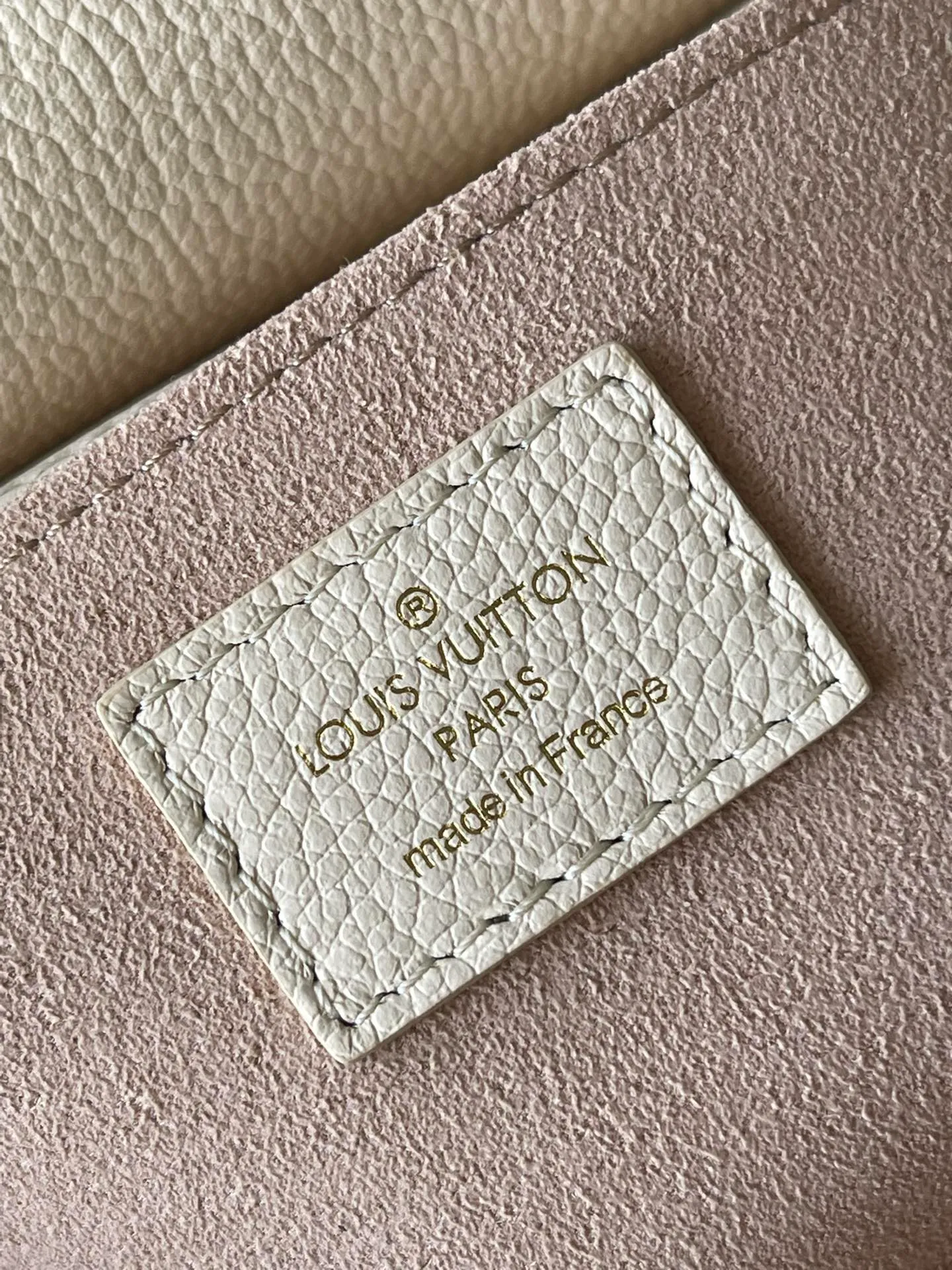 💰1180 (top layer leather) top original order M46393. Support counter inspection. Photos taken of duty-free goods are consistent with the product without unpacking. This product is an exclusive duty-free product in the market and is the highest-end product. Inspection is supported. This product has passed strict inspection and is flawless. Please wear gloves when touching the product. This product is not returnable or exchangeable. Please confirm the product first and then remove the label on the handle. This product is temporarily not open to the public, only regular customers, and is in short supply. Dimensions: 24 x 14 x 9 cm