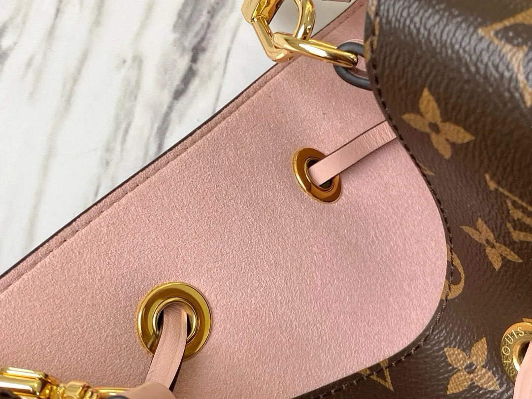 💰760 Top Original Order M44022 Cherry Blossom Pink Top Original Order Gaston-Louis Vuitton's wine bag designed specifically for transporting champagne in 1932 meets contemporary trends and transforms into the Néo Noé bucket bag, which embodies the beauty of heritage. Monogram canvas outlines soft lines, with colorful leather trim and tonal multi-layer bonded lining. Dimensions: 26 x 26 x 17.5 cm