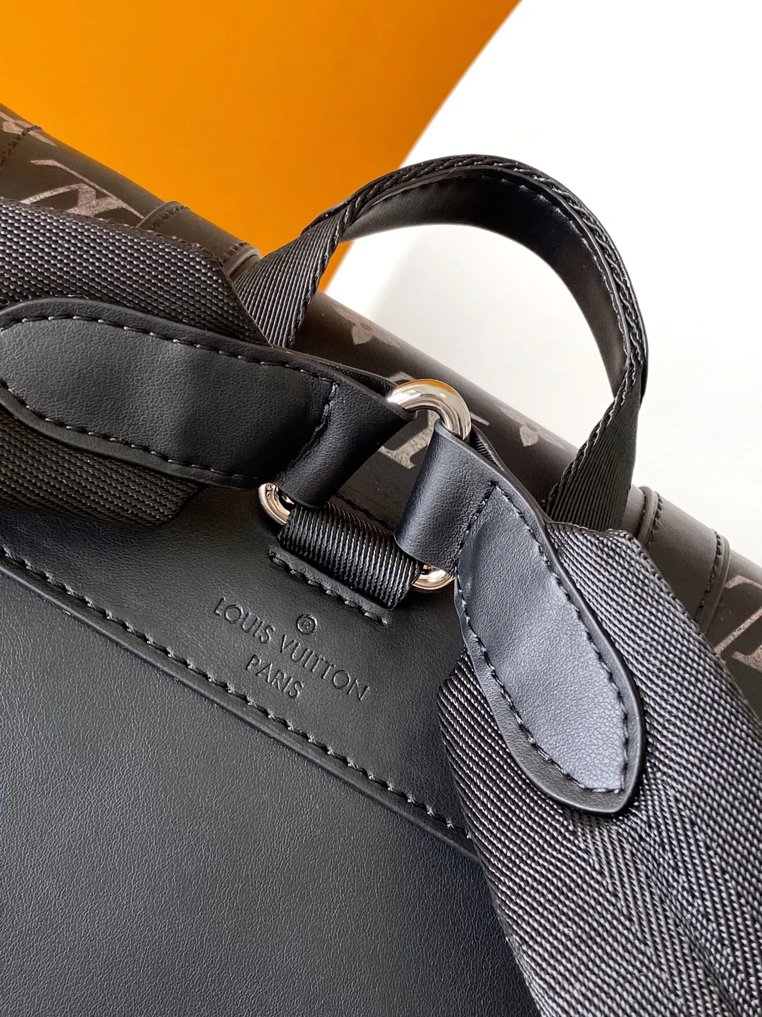 💰1340 top original single 163c01 chip] dynamic chip [top original single real shot M11521 CHRISTOPHER small backpack uses Monogram canvas to interpret the rugged and simple spirit of the slim bag industry. Its chic style is suitable for both work and entertainment, demonstrating a high-quality lifestyle. size: 41.0 x 48.0 x 13.0 cm