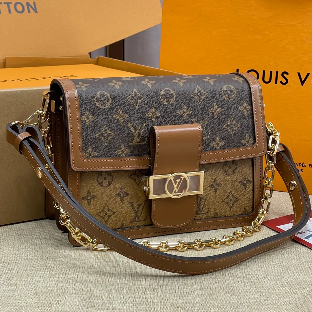 [Upgraded version] P580💰 Comes with a full set of packaging M45958 L home new version of Daphne with chain ➕ shoulder strap This model has high quality matching details and ⚠️matching hardware! The addition of hardware buckles makes it more stable and fully upgraded! ! ! Size 25*17*10.5