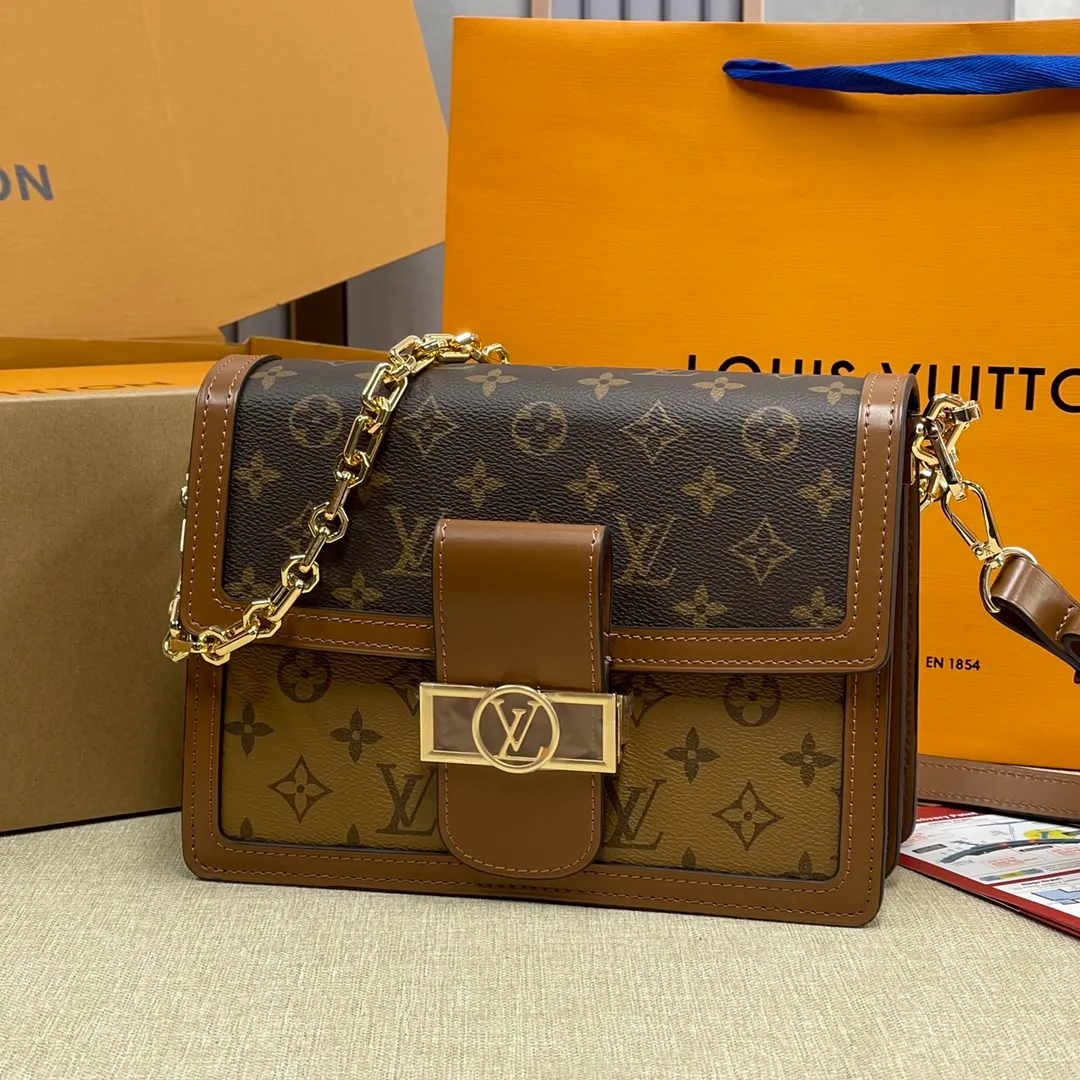 [Upgraded version] P580💰 Comes with a full set of packaging M45958 L home new version of Daphne with chain ➕ shoulder strap This model has high quality matching details and ⚠️matching hardware! The addition of hardware buckles makes it more stable and fully upgraded! ! ! Size 25*17*10.5
