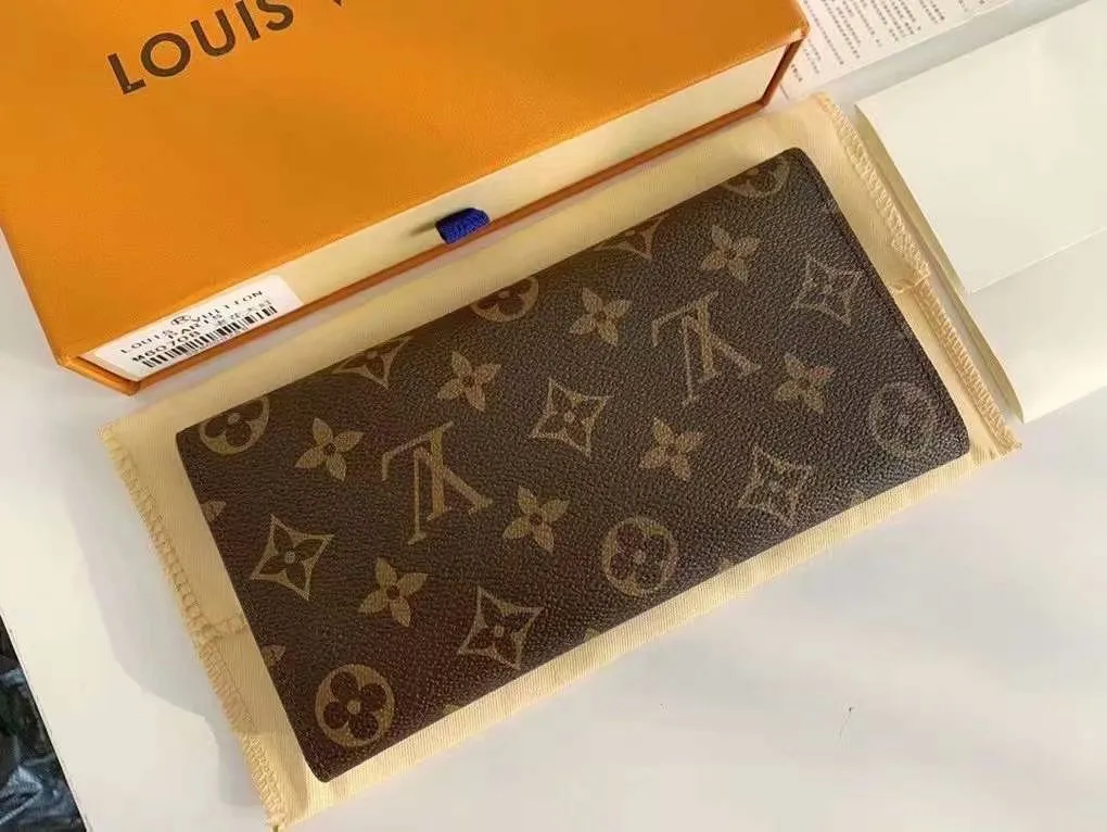 The P110Josephine Wallet is inspired by Louis Vuitton's first wallet. It is made of soft Monogram canvas and lined with brightly colored lining, giving the brand's classic design a unique and stylish beauty. The long, flat shape makes it easy to slip into any pocket or handbag. Model: M60708 Size: 19/10.