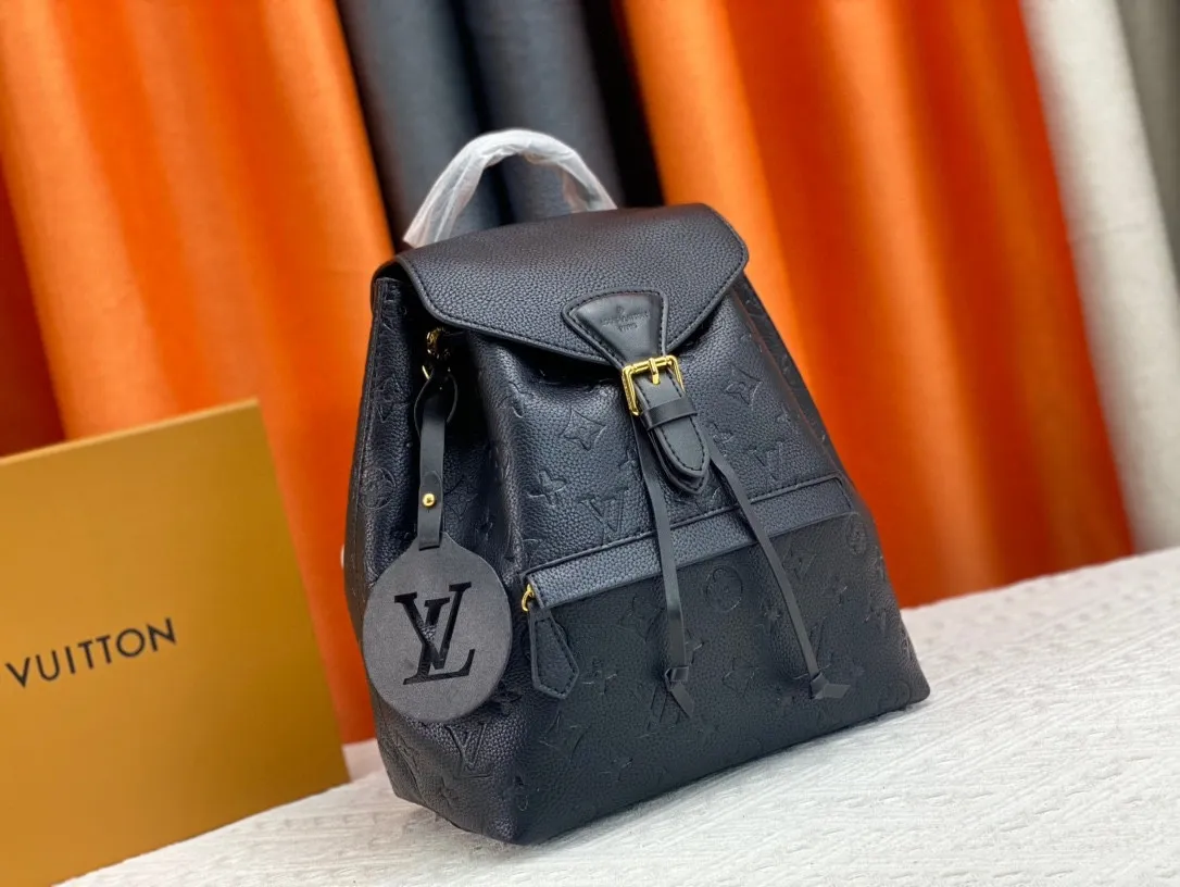 P220 M45501M45410M45205MM45397-The Montsouris backpack, which came out in 1994, is this time covered in Monogram Empreinte embossed leather, embellished with vintage metal buckles and LV charms. The zippered outer pocket allows for easy access, and the adjustable shoulder strap provides a comfortable shoulder carrying experience. Detailed features 27.5 x 33.0 x 14.0 cm (L x H x W) Embossed cowhide Leather trim Microfiber lining Metal hardware Leather carrying handle Adjustable leather shoulder strap Magnetic closure with drawstring Removable leather LV charm Zippered outer pocket Open inner pocket Handle: single handle