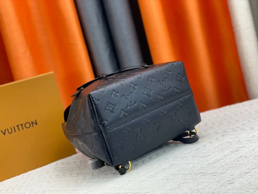 P220 M45501M45410M45205MM45397-The Montsouris backpack, which came out in 1994, is this time covered in Monogram Empreinte embossed leather, embellished with vintage metal buckles and LV charms. The zippered outer pocket allows for easy access, and the adjustable shoulder strap provides a comfortable shoulder carrying experience. Detailed features 27.5 x 33.0 x 14.0 cm (L x H x W) Embossed cowhide Leather trim Microfiber lining Metal hardware Leather carrying handle Adjustable leather shoulder strap Magnetic closure with drawstring Removable leather LV charm Zippered outer pocket Open inner pocket Handle: single handle
