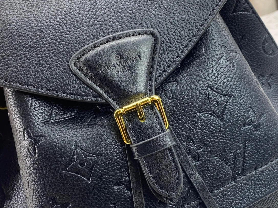 P220 M45501M45410M45205MM45397-The Montsouris backpack, which came out in 1994, is this time covered in Monogram Empreinte embossed leather, embellished with vintage metal buckles and LV charms. The zippered outer pocket allows for easy access, and the adjustable shoulder strap provides a comfortable shoulder carrying experience. Detailed features 27.5 x 33.0 x 14.0 cm (L x H x W) Embossed cowhide Leather trim Microfiber lining Metal hardware Leather carrying handle Adjustable leather shoulder strap Magnetic closure with drawstring Removable leather LV charm Zippered outer pocket Open inner pocket Handle: single handle