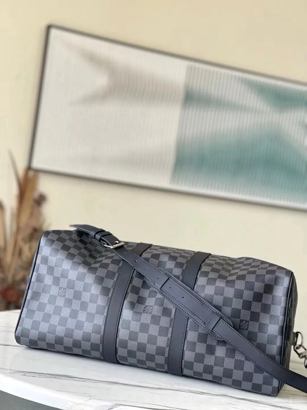 💰960 (size 45) top original order N41418 black grid with spacious capacity and flexible use. Durable, safe and reliable. Fashionable style, mature and stable. Features a secure double zipper and padlock, making it perfect for business or pleasure. Dimensions: 45 × 27 × 20 cm.