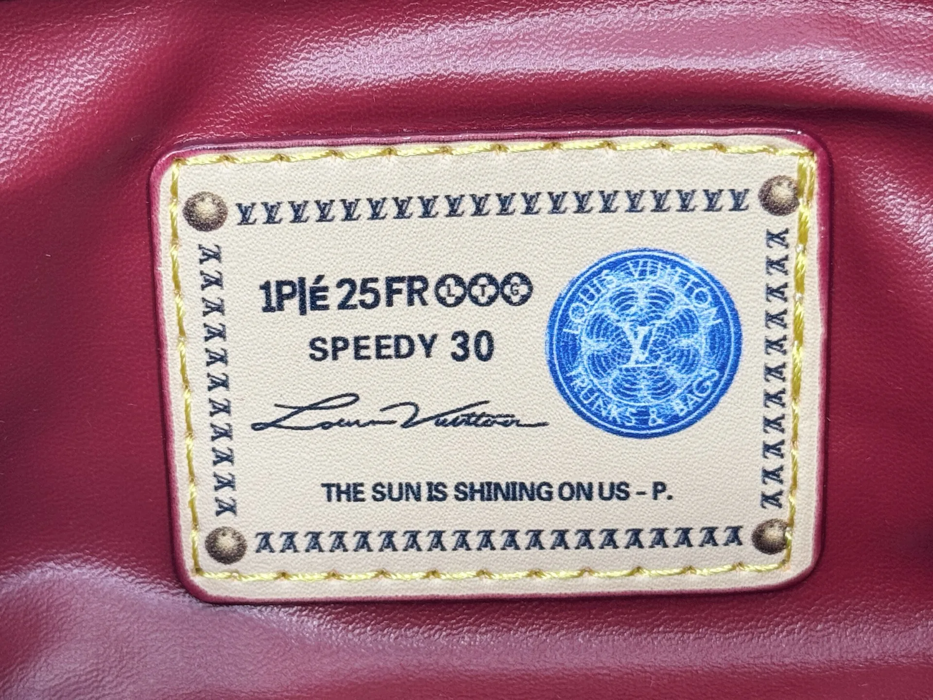P320 upgraded original M26174 M26175 M26176 M26178 M26180 M24424 LV Speedy 30 Graffiti Pillow Bag Travel Bag Logo-level eye-catching texture and elegant temperament, casual and versatile, which is also the main reason why I bought it. With the soft and tender lambskin material, in short, it can handle various styles of commuting and leisure bags, and it is not a loss. Dimensions: 30×21x17