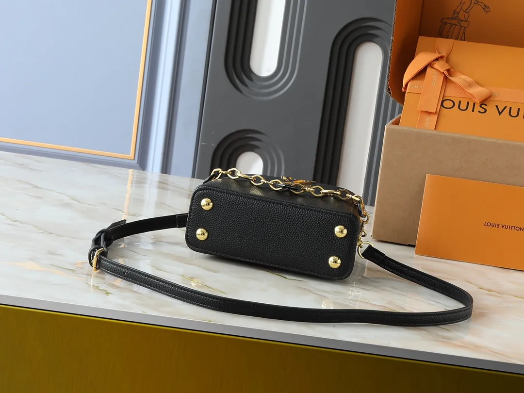 💰420💰Guangzhou goods Upgraded original M14381 M14970 M14393 M14972 M14971 This Capucines series is named after the Paris street where Louis Vuitton first opened its store in 1854. This time it is added to the Harmony series through a mini version design. Taurillon cow leather creates a classic structure, and the decorative chain gives the Monogram floral jewelry texture. There is plenty of space to store daily necessities such as a short wallet, keys, and lipstick. Dimensions: 21.0 x 14.0 x 8.0 cm (length x height x width)