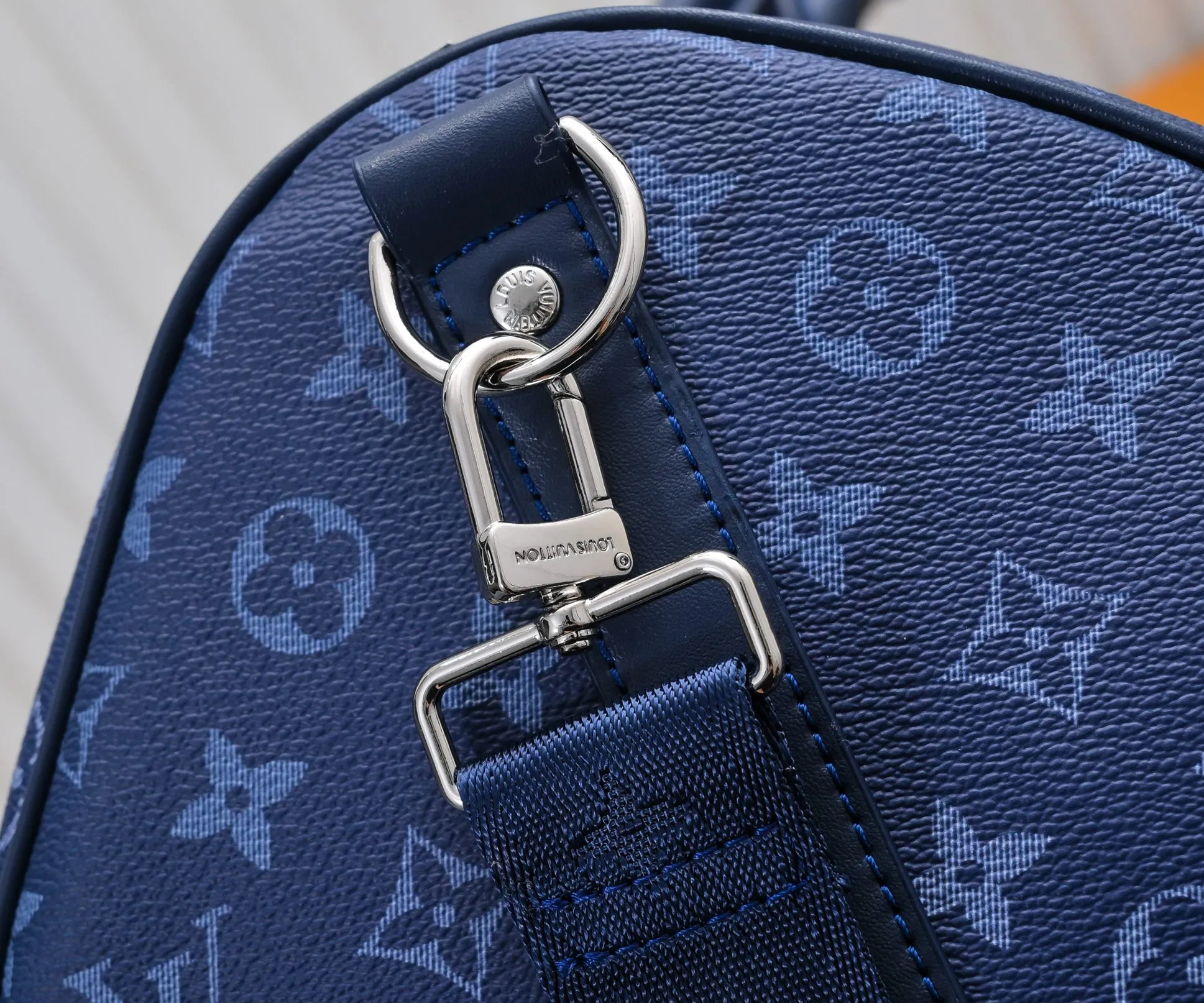 Batch 460M11558 41416 41414 Black Gradient Blue Green Louis Vuitton LV 24FW Monogram New Presbyopic Bag Louis Vuitton LV 24FW New Monogram Black Presbyopic Gradient Blue Presbyopic Series Messenger Messenger Bag Montsouris Satchel Keepall 55 Travel Bag Multiple Classic Styles Size: 55X27X20CM