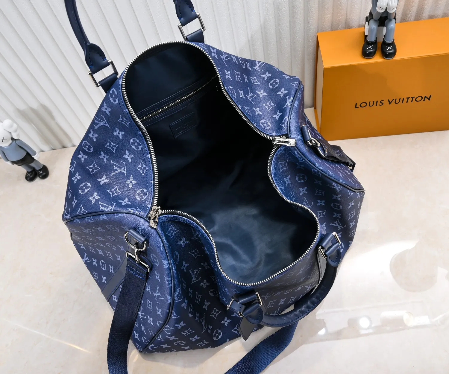Batch 460M11558 41416 41414 Black Gradient Blue Green Louis Vuitton LV 24FW Monogram New Presbyopic Bag Louis Vuitton LV 24FW New Monogram Black Presbyopic Gradient Blue Presbyopic Series Messenger Messenger Bag Montsouris Satchel Keepall 55 Travel Bag Multiple Classic Styles Size: 55X27X20CM
